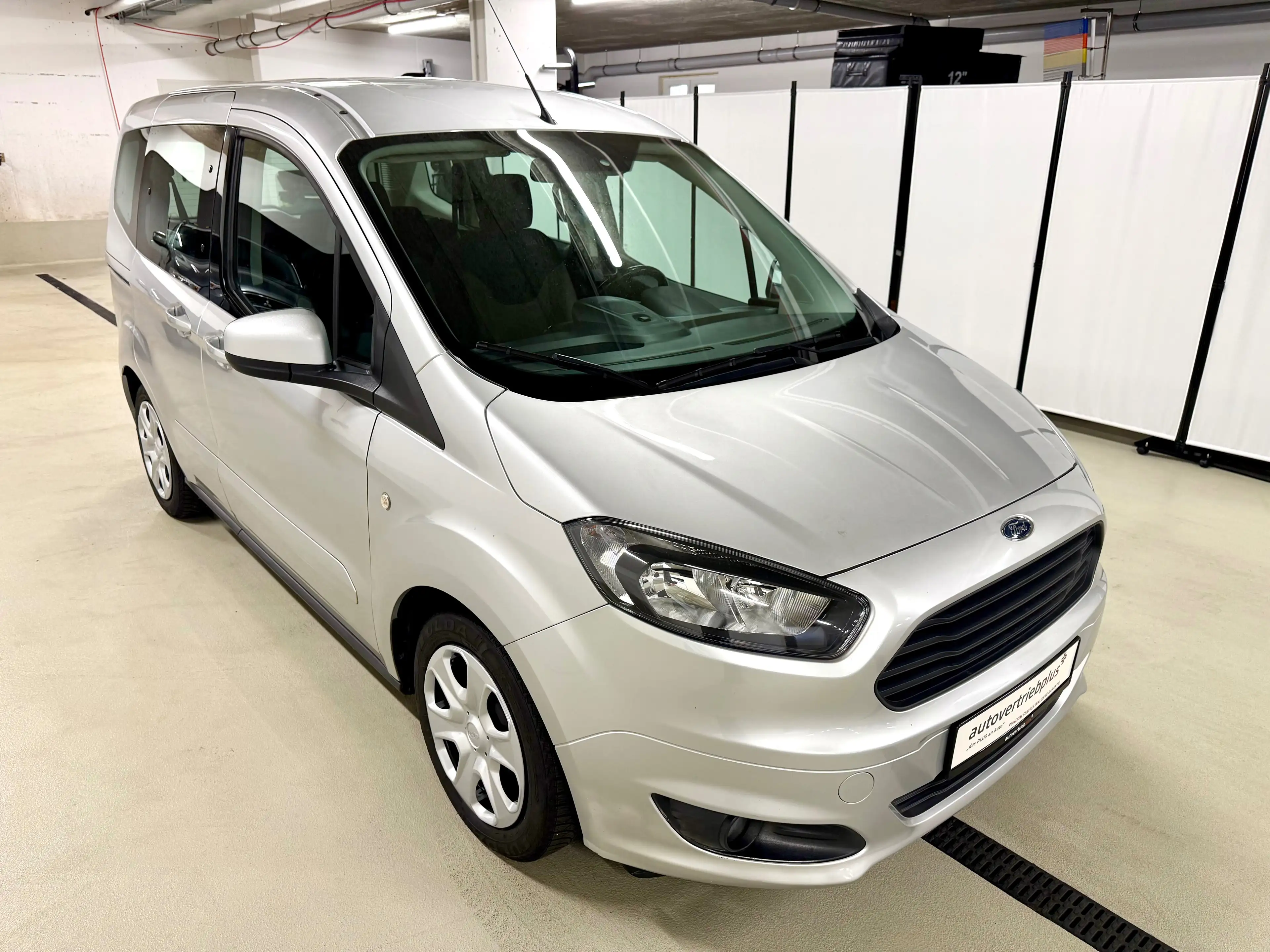 Ford Tourneo Courier Trend — photo 8