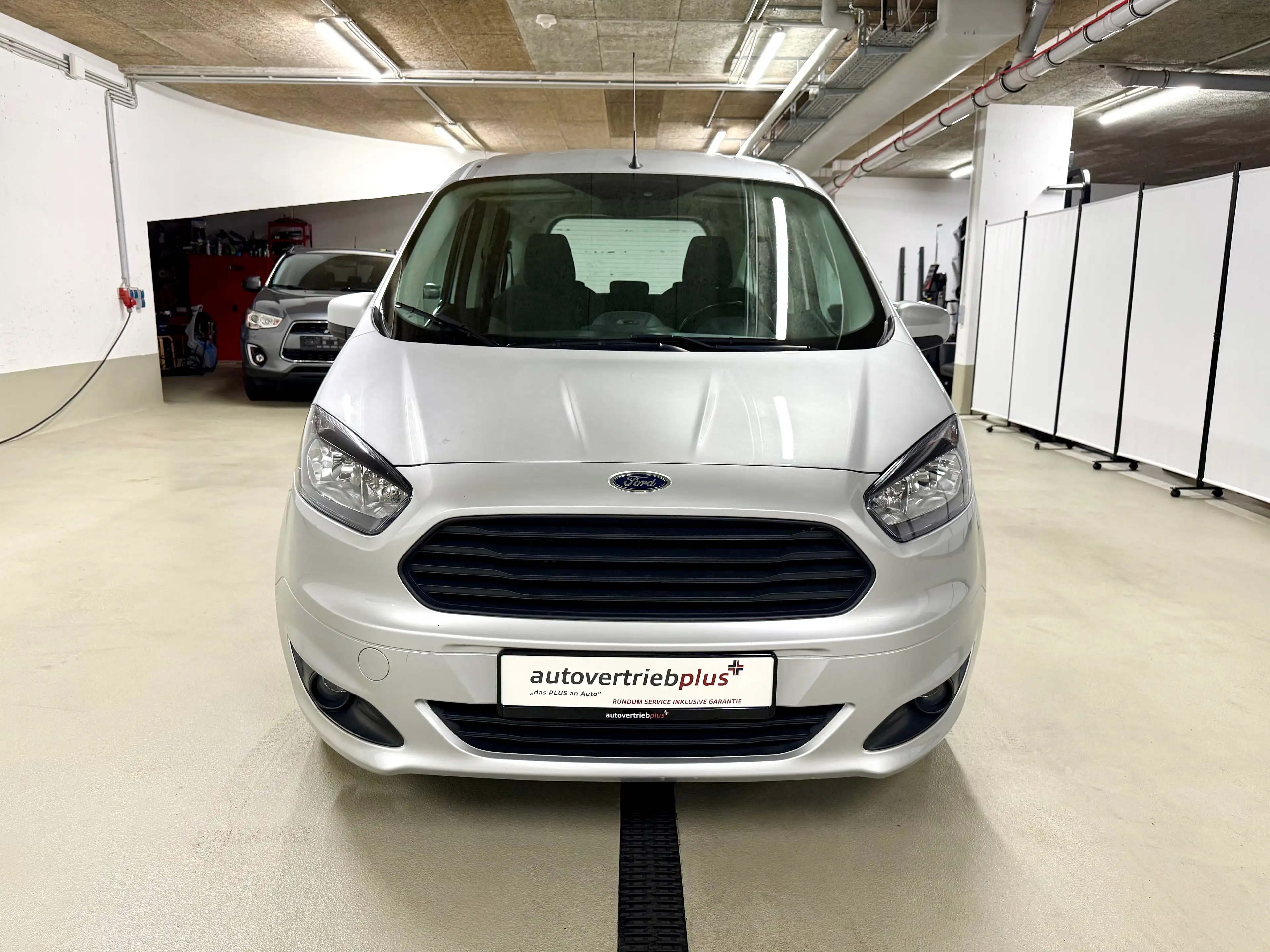 Ford Tourneo Courier Trend — photo 9