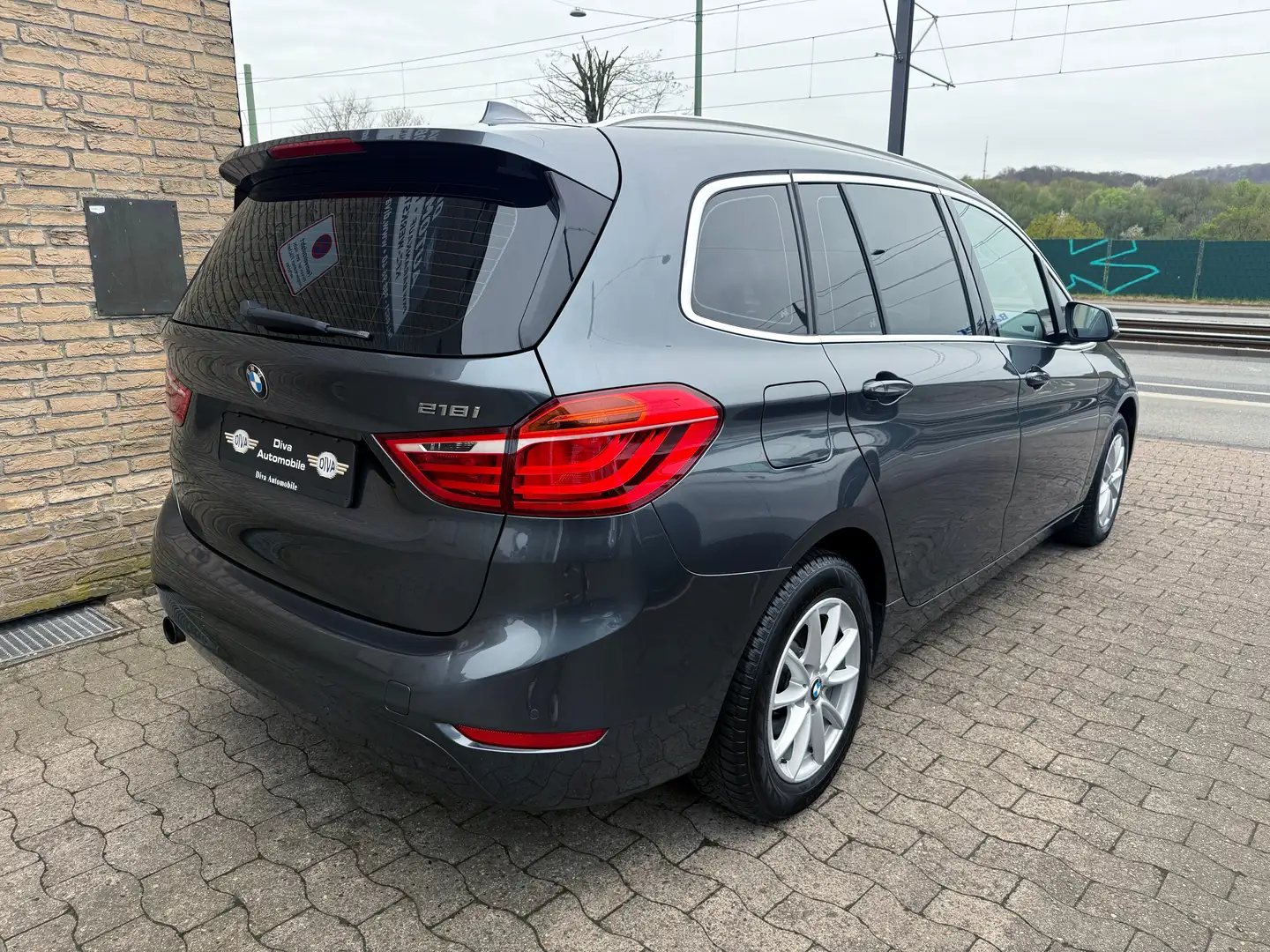BMW 218 218 i Gran Tourer 1.Hand, Automatik, 7Sitzer Grijs - 2