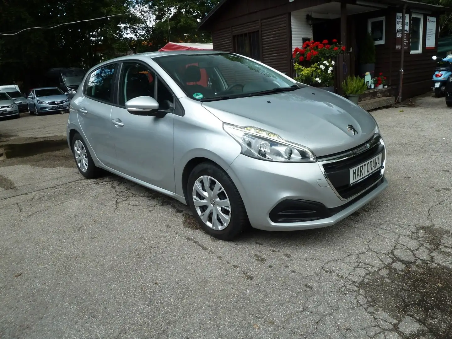 Peugeot 208 Active Silber - 2