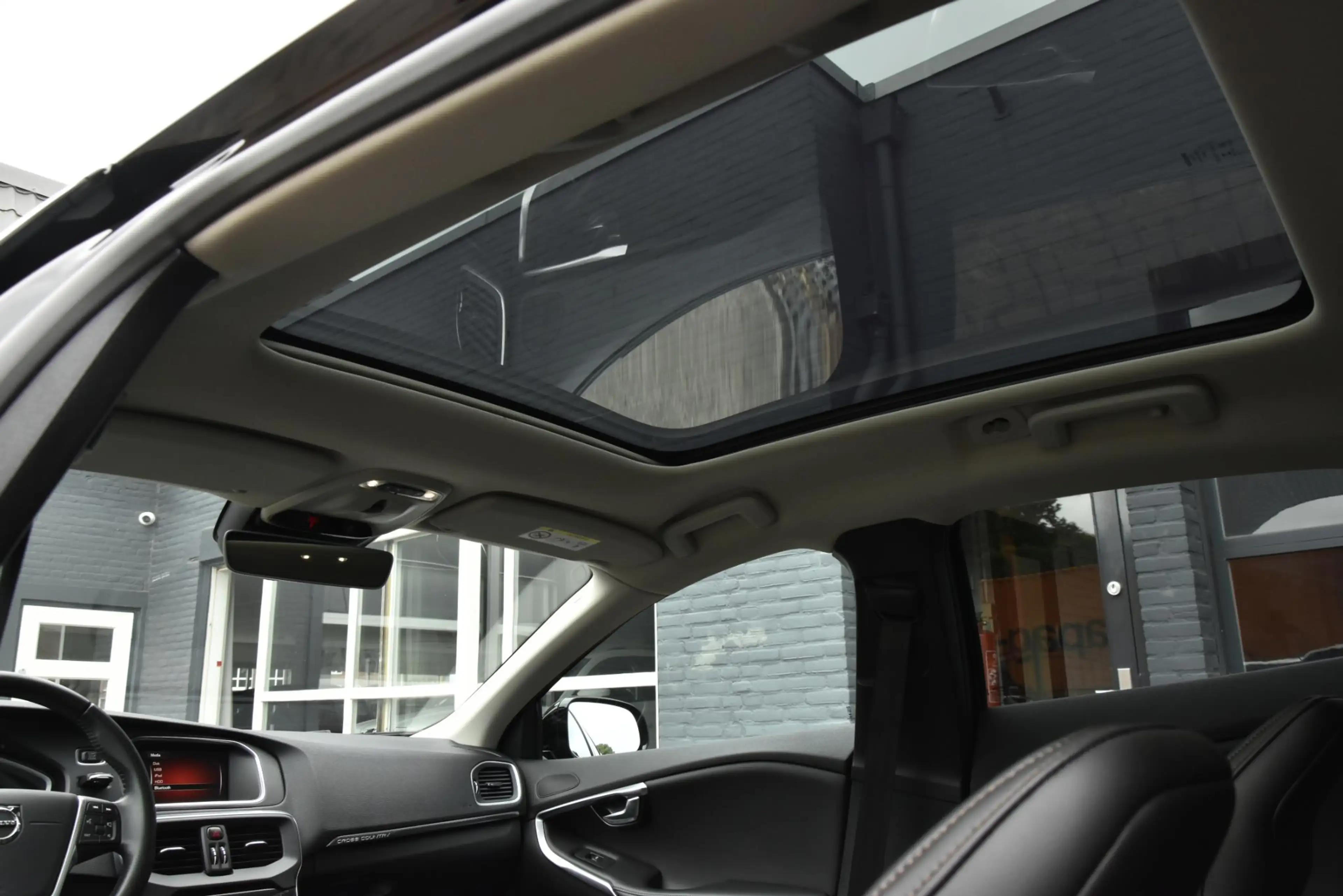 Volvo V40 Cross Country 1.5 T3 Polar+ Luxury — photo 10