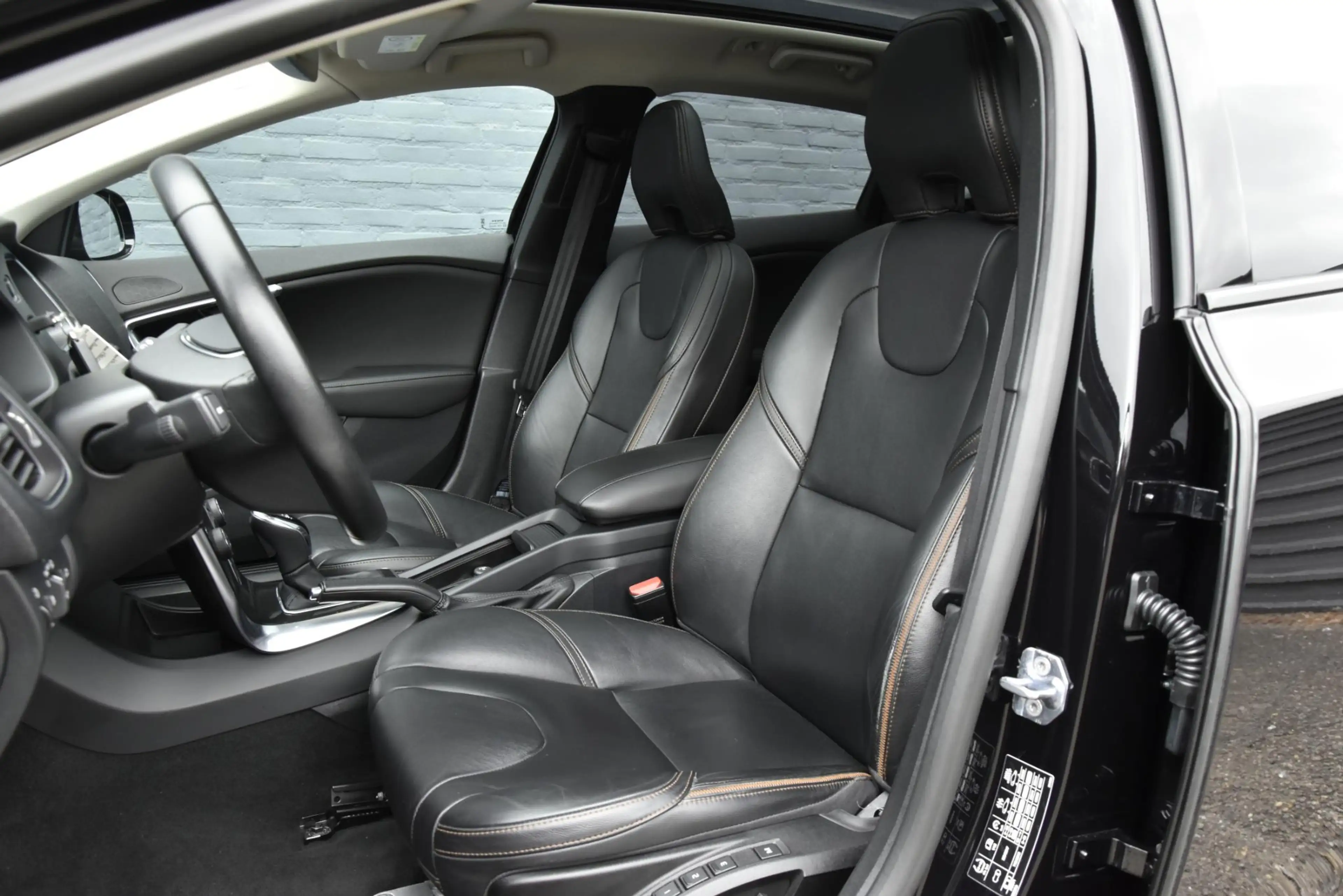 Volvo V40 Cross Country 1.5 T3 Polar+ Luxury — photo 8