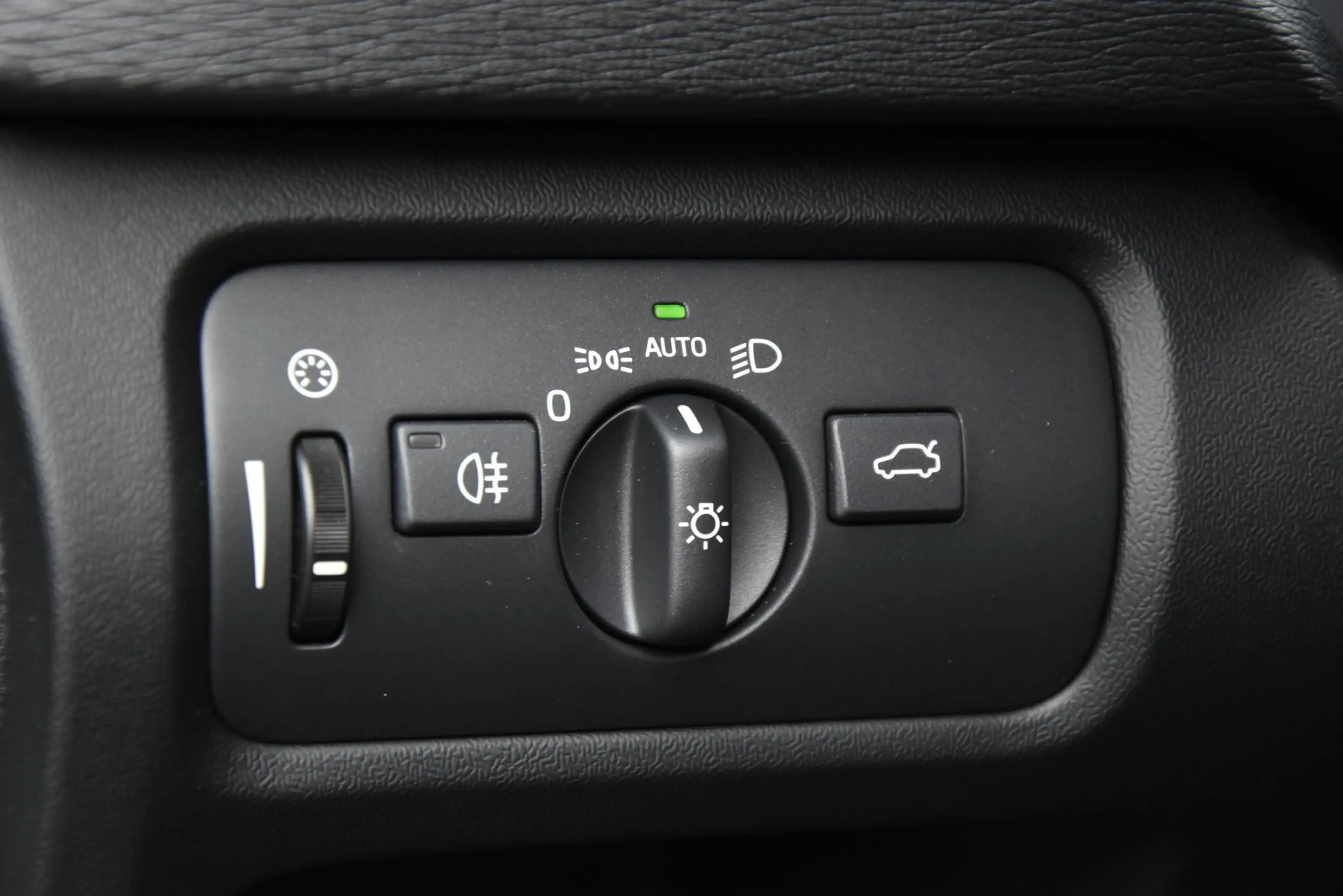 Volvo V40 Cross Country 1.5 T3 Polar+ Luxury — photo 15