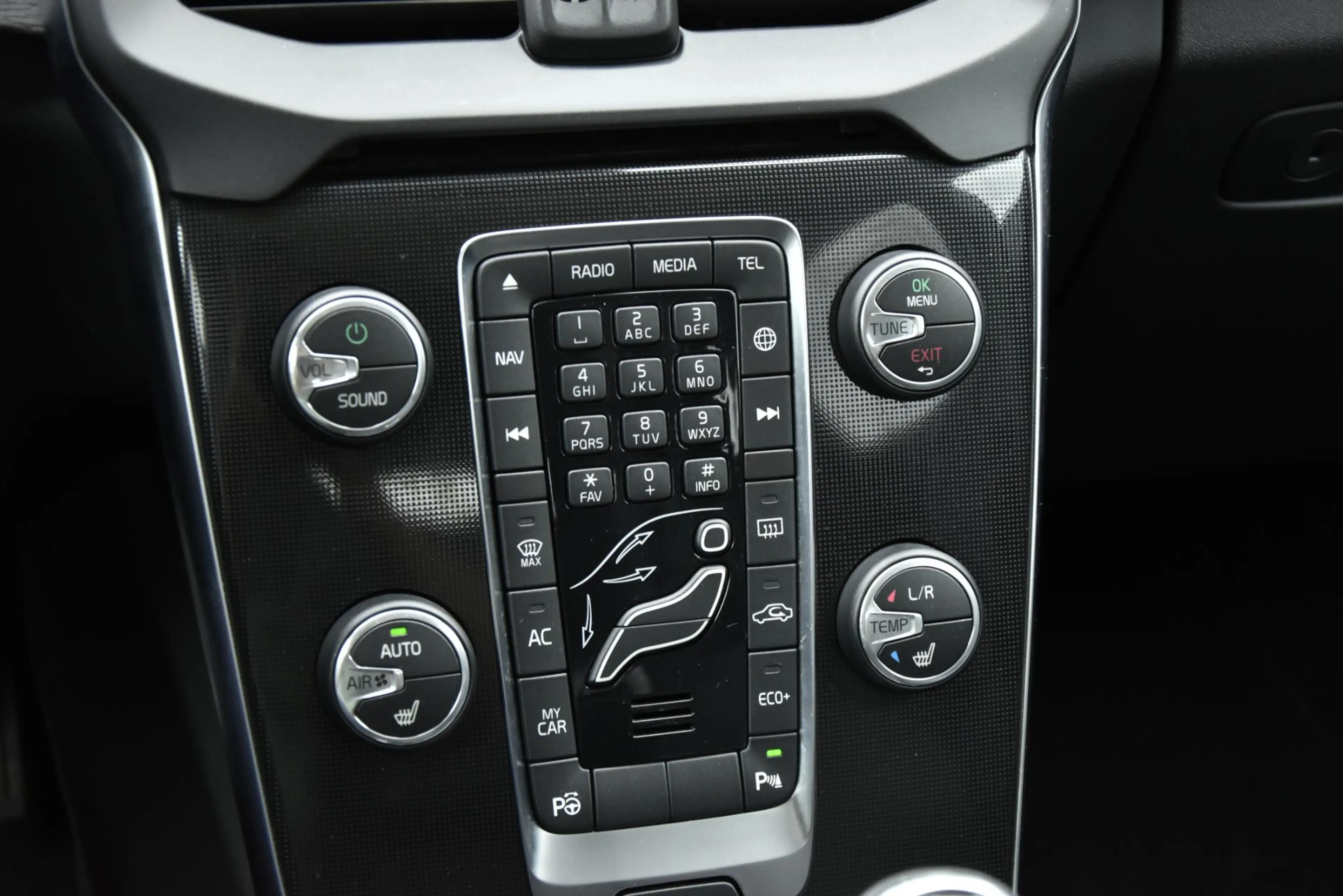 Volvo V40 Cross Country 1.5 T3 Polar+ Luxury — photo 14