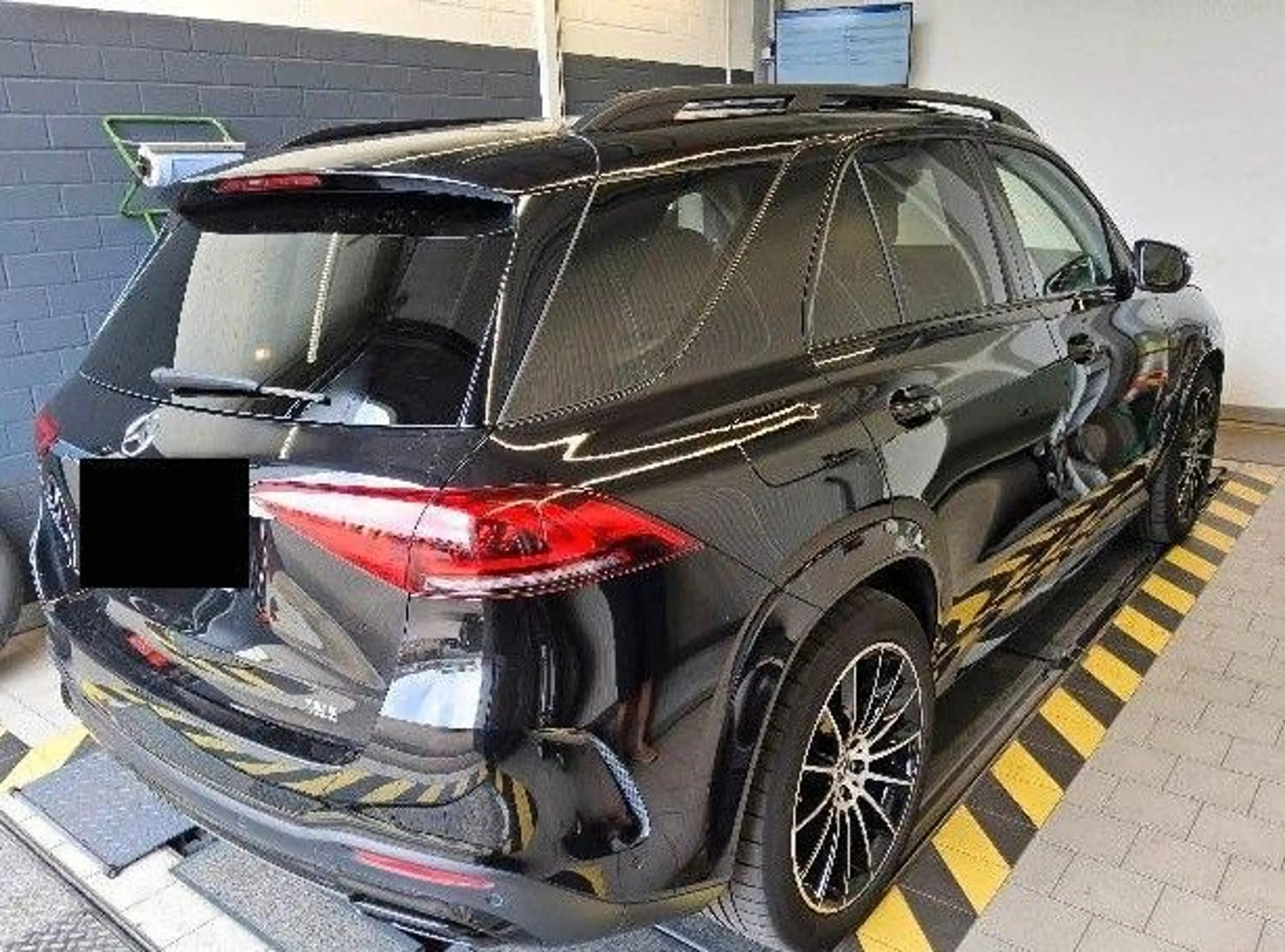 Mercedes-Benz GLE 350 de AMG Line/Pano/HuP/360° — photo 5