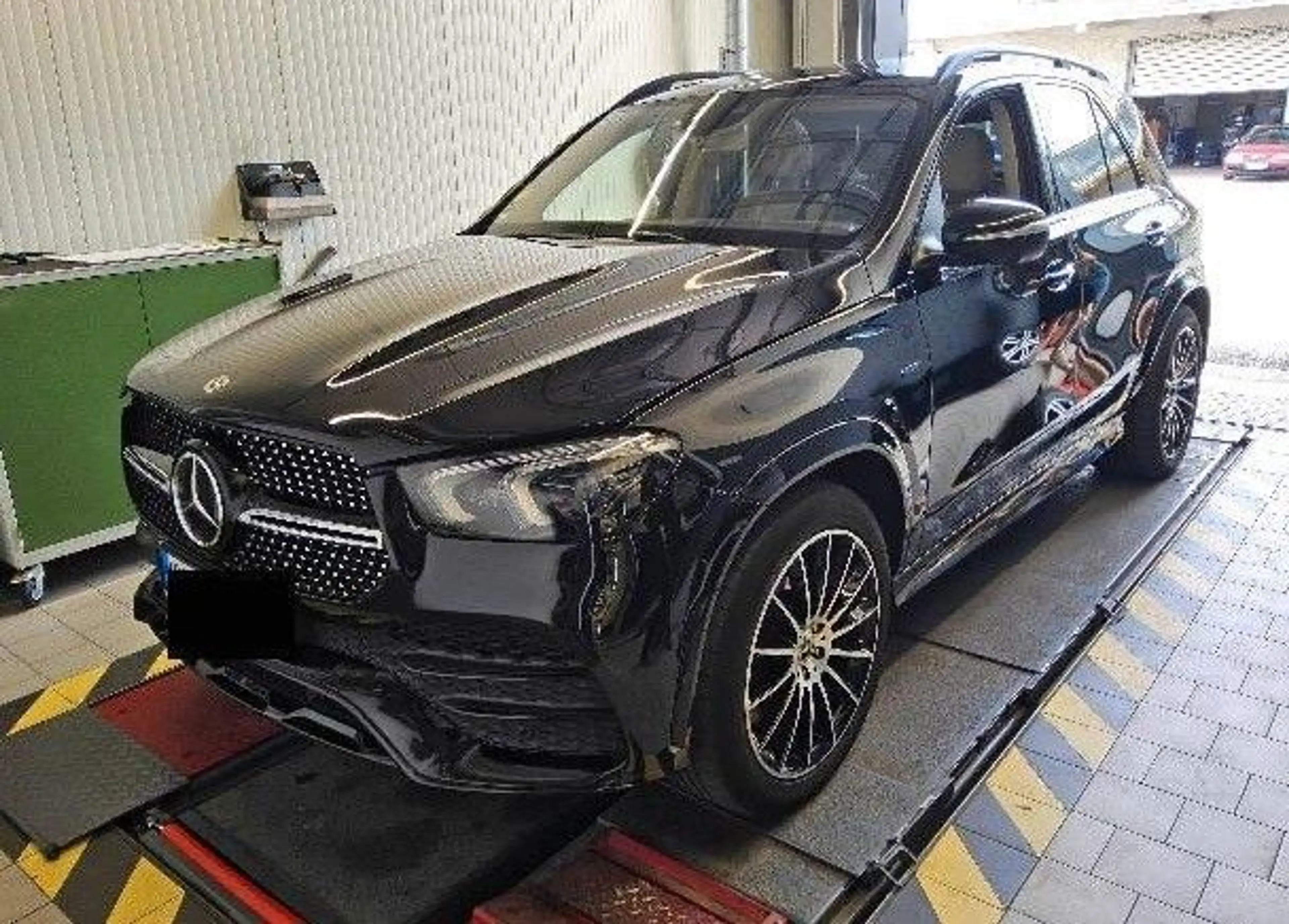 Mercedes-Benz GLE 350 de AMG Line/Pano/HuP/360° — photo 4