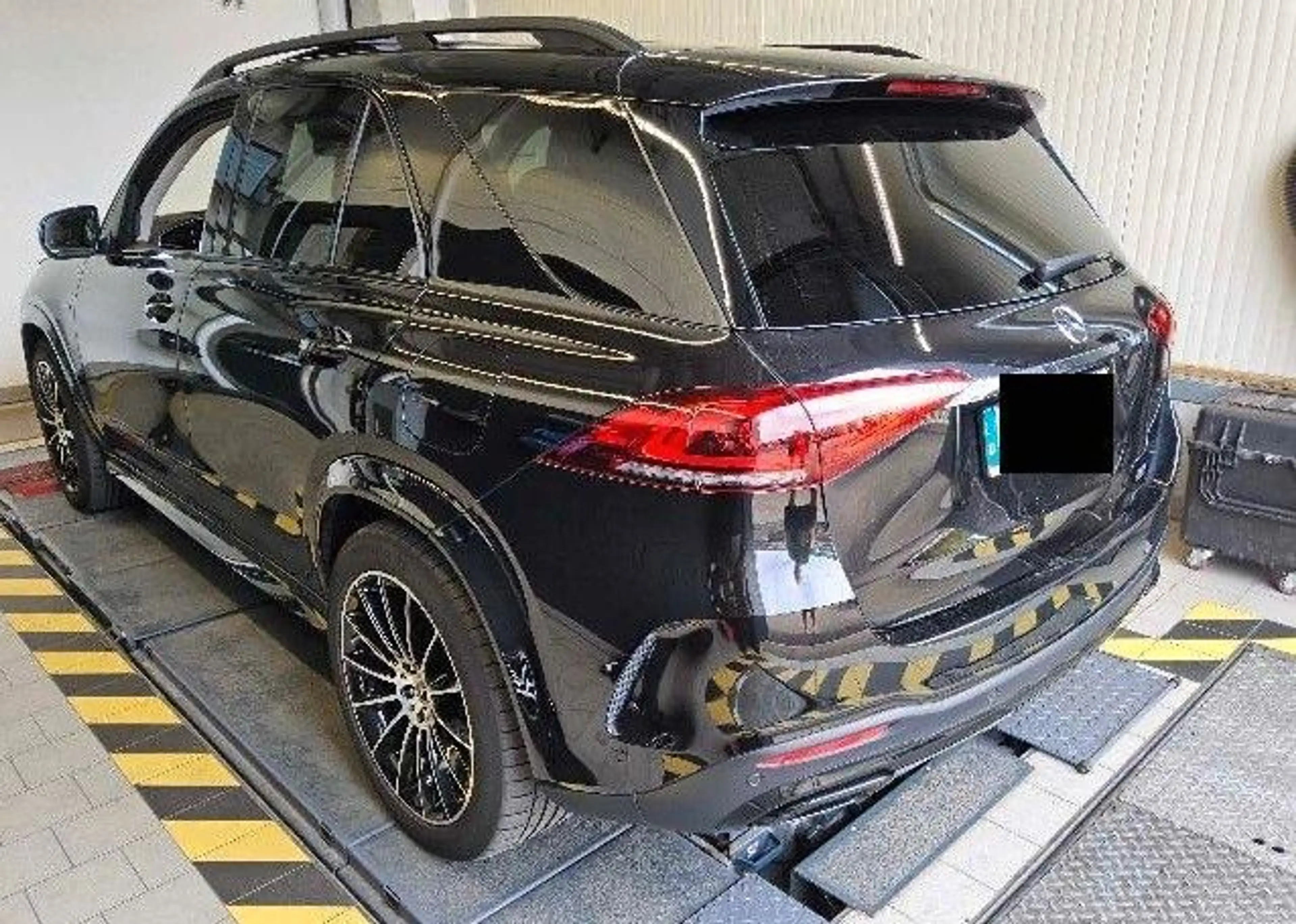 Mercedes-Benz GLE 350 de AMG Line/Pano/HuP/360° — photo 6