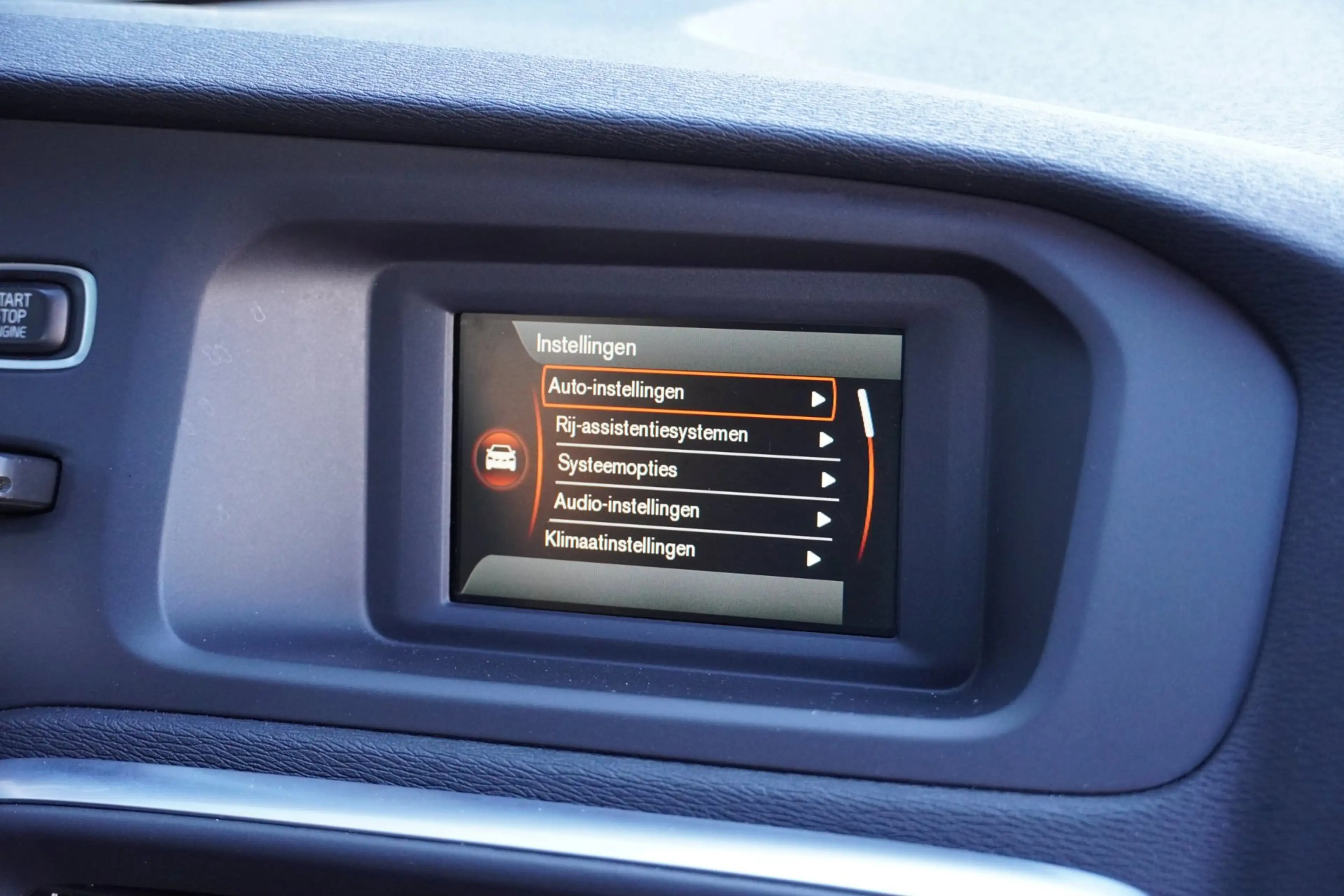 Volvo V40 2.0 T3 152PK R-Design Clima/Cruise/PDC/LM — photo 20