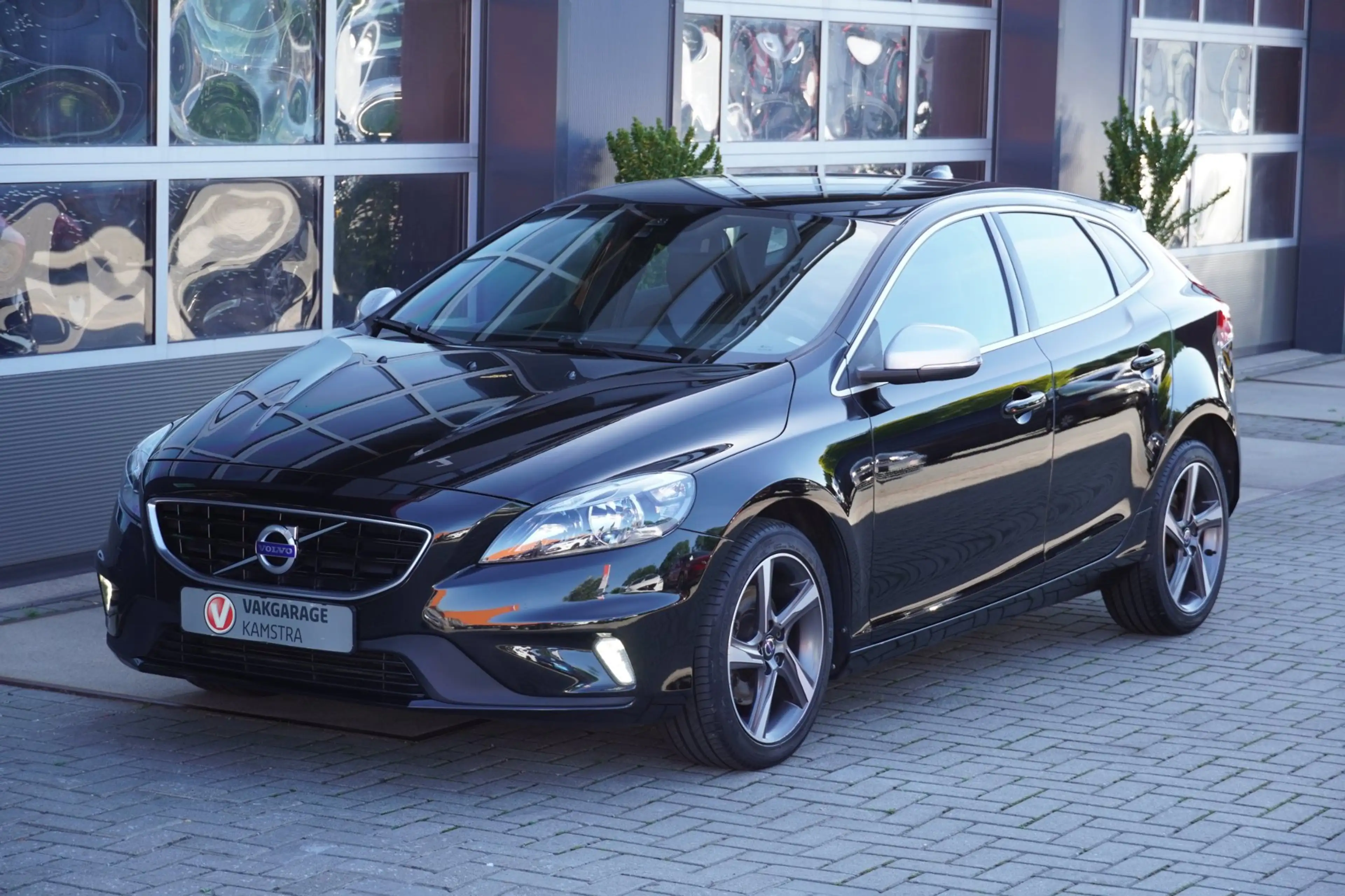 Volvo V40 2.0 T3 152PK R-Design Clima/Cruise/PDC/LM — photo 5