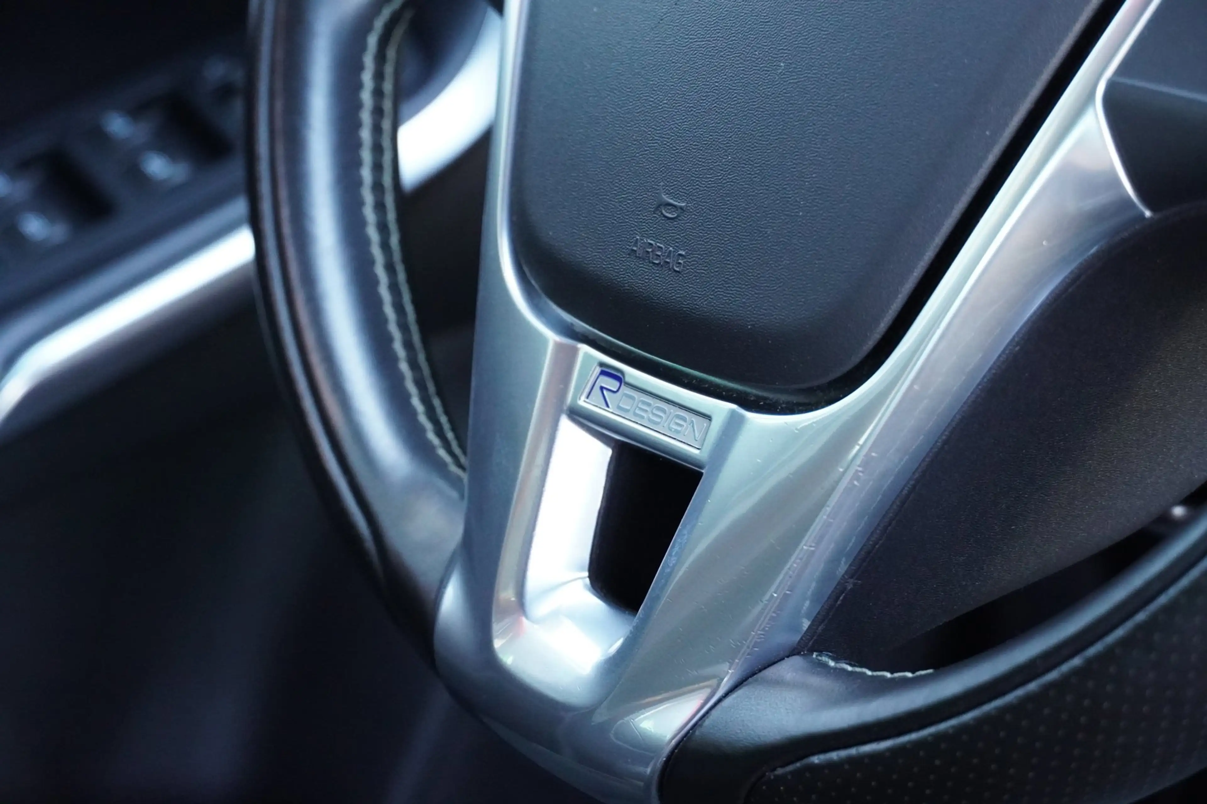 Volvo V40 2.0 T3 152PK R-Design Clima/Cruise/PDC/LM — photo 15