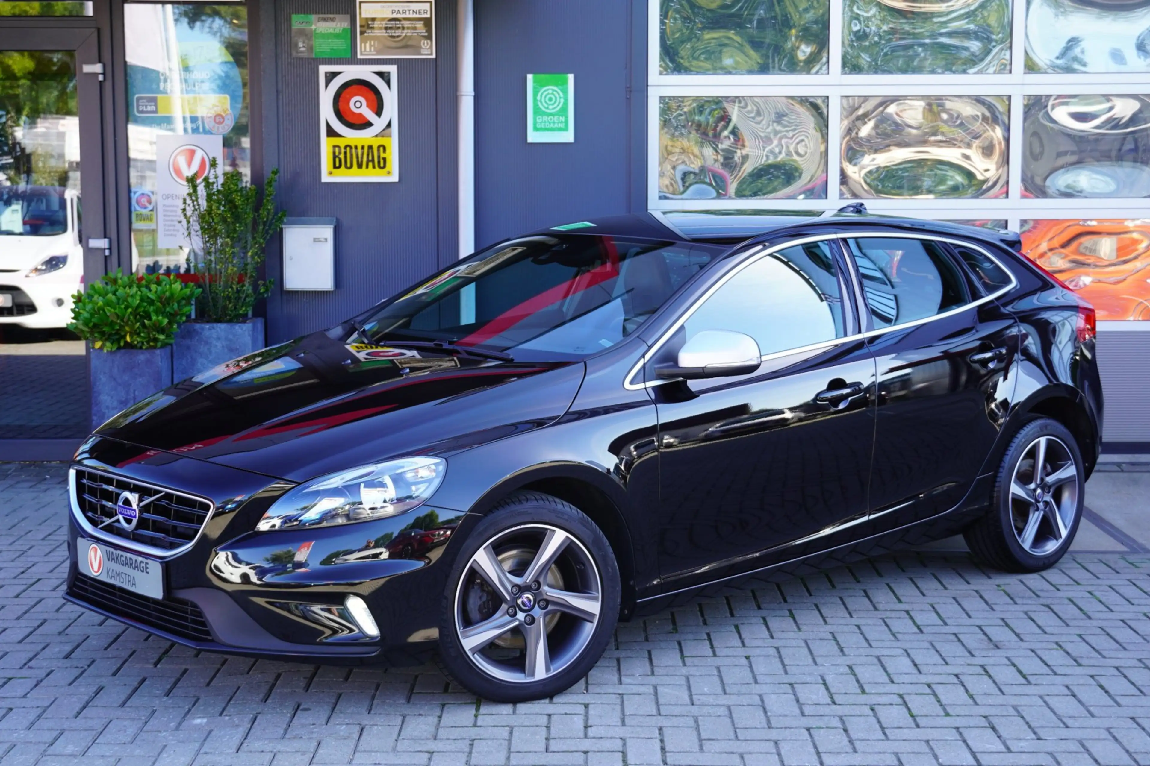 Volvo V40 2.0 T3 152PK R-Design Clima/Cruise/PDC/LM — photo 2