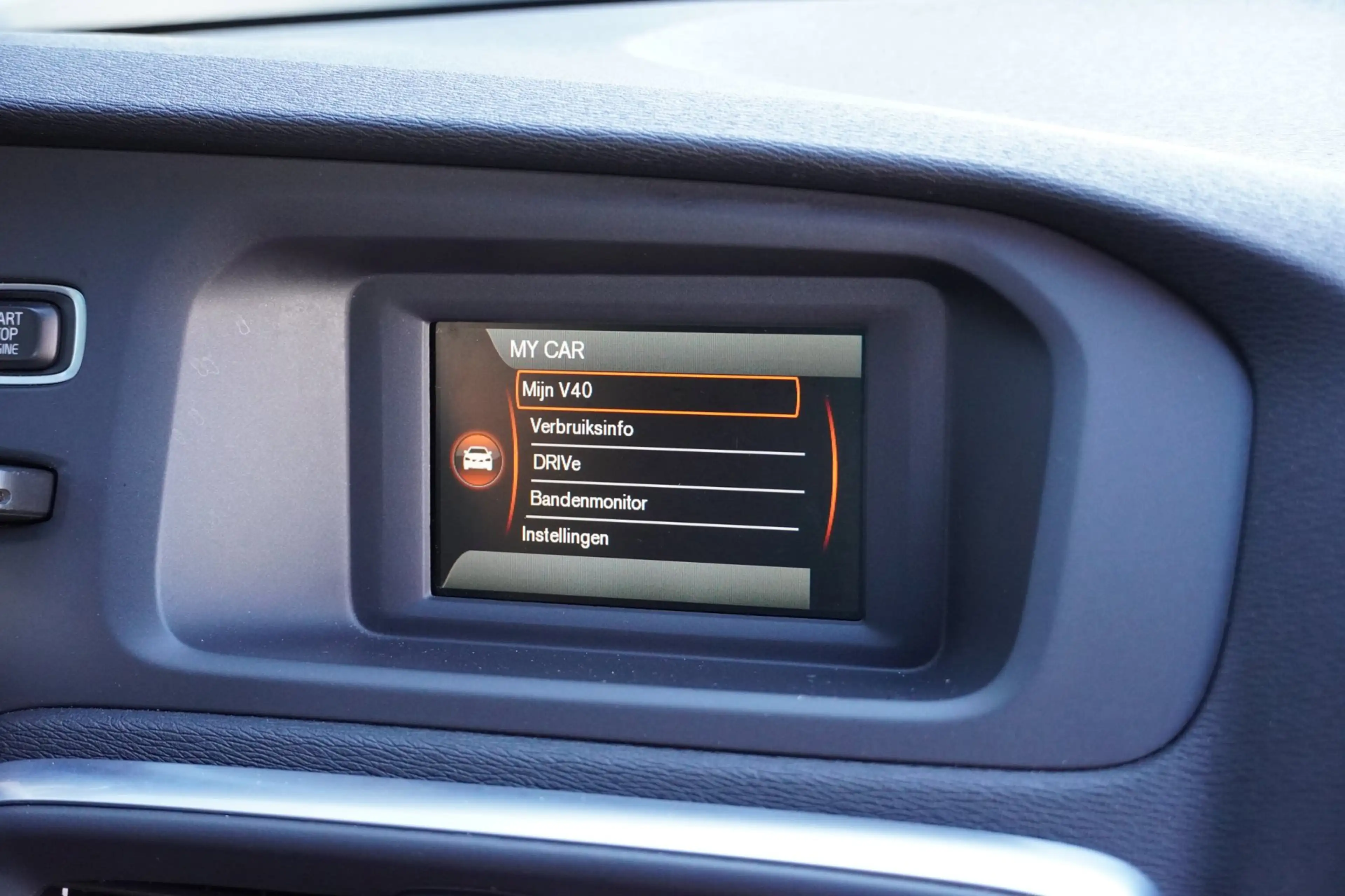 Volvo V40 2.0 T3 152PK R-Design Clima/Cruise/PDC/LM — photo 19