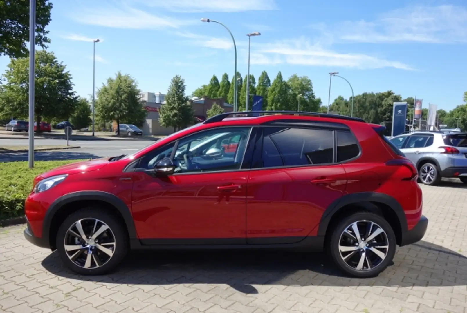 Peugeot 2008 Allure 1.2 PureTech 110 Rot - 2