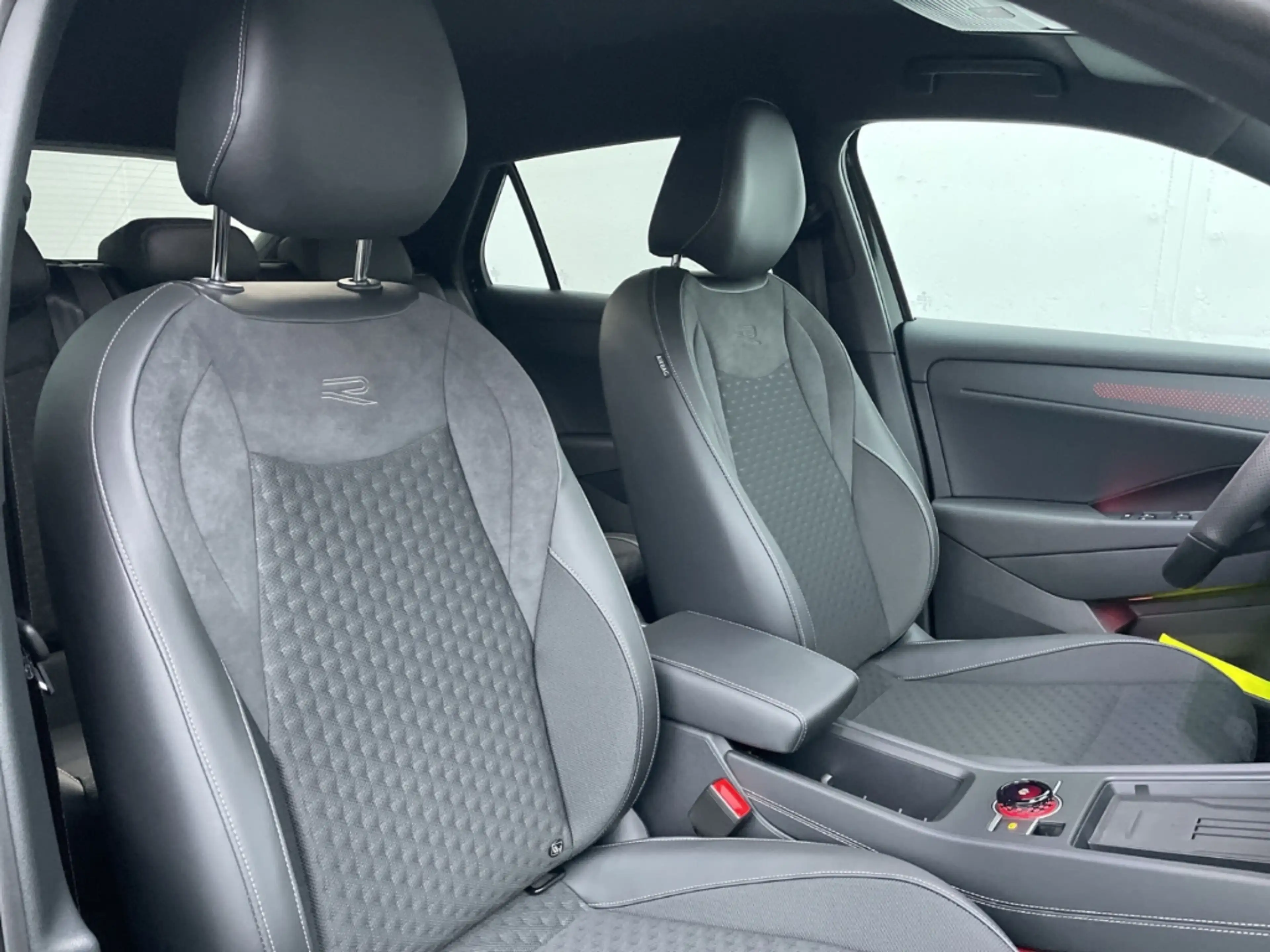 Volkswagen T-Roc R-Line 1.5eTSI DSG Kamera/LED Plus/Keyless/el.Heck — photo 9