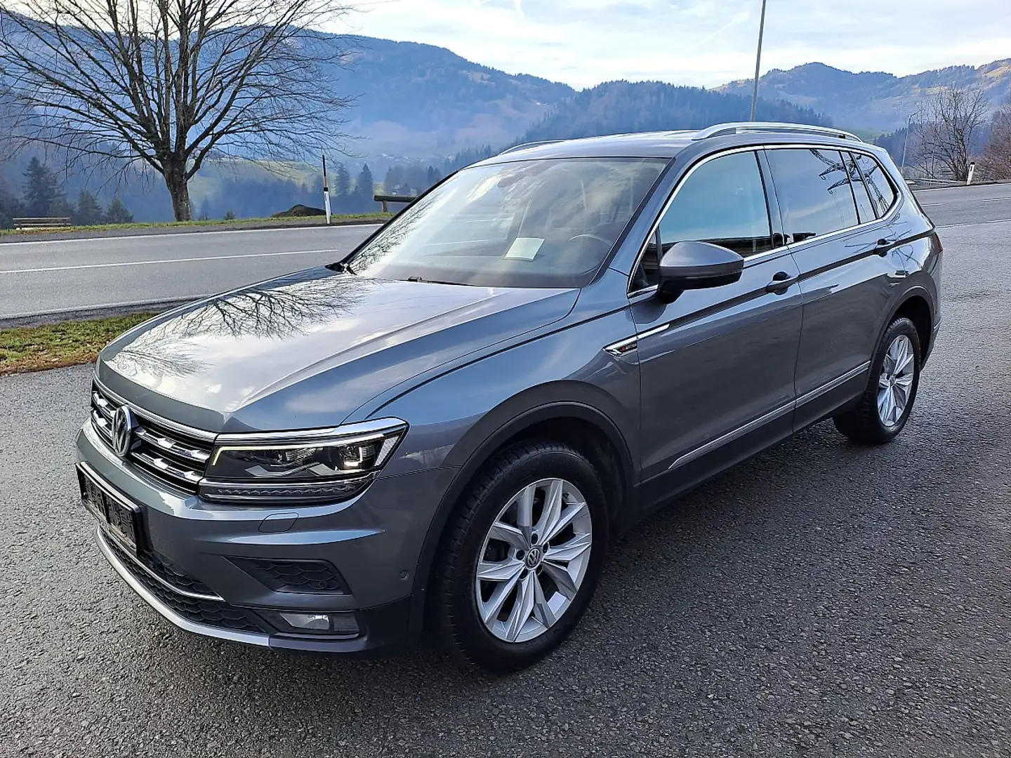 Volkswagen Tiguan Allspace Tiguan 2,0 TDI SCR 4Motion Allspace Highline DSG Grau - 1
