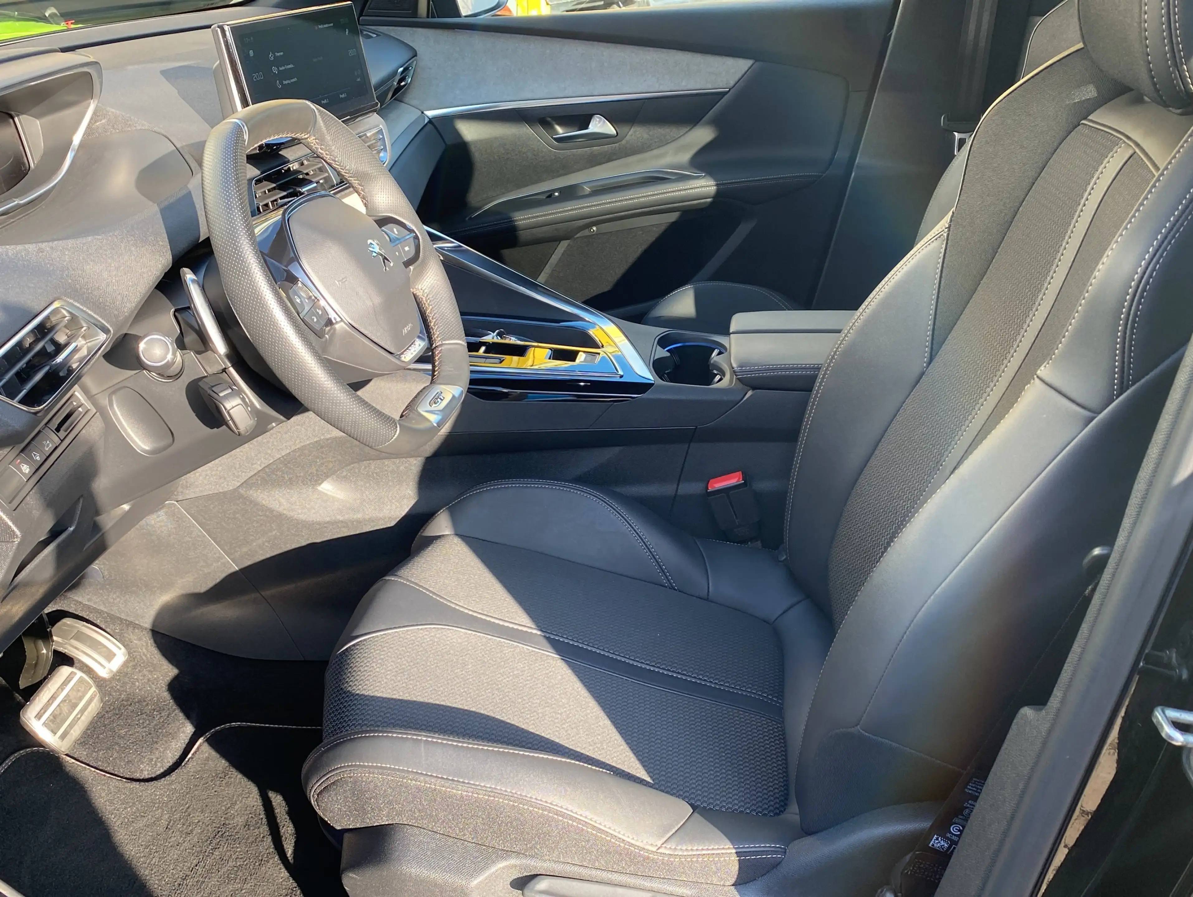 Peugeot 5008 GT Facelift*Navi*ACC*Kamera*7Sitze* — photo 4