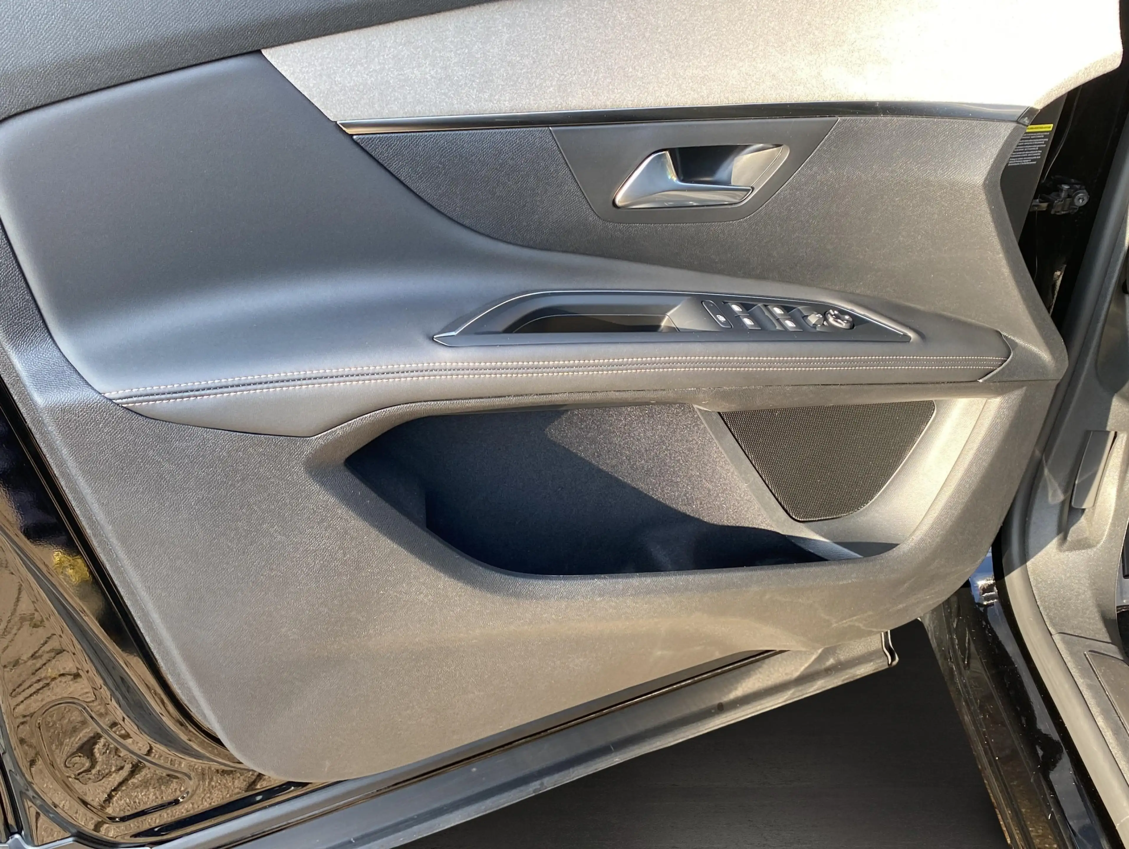 Peugeot 5008 GT Facelift*Navi*ACC*Kamera*7Sitze* — photo 6