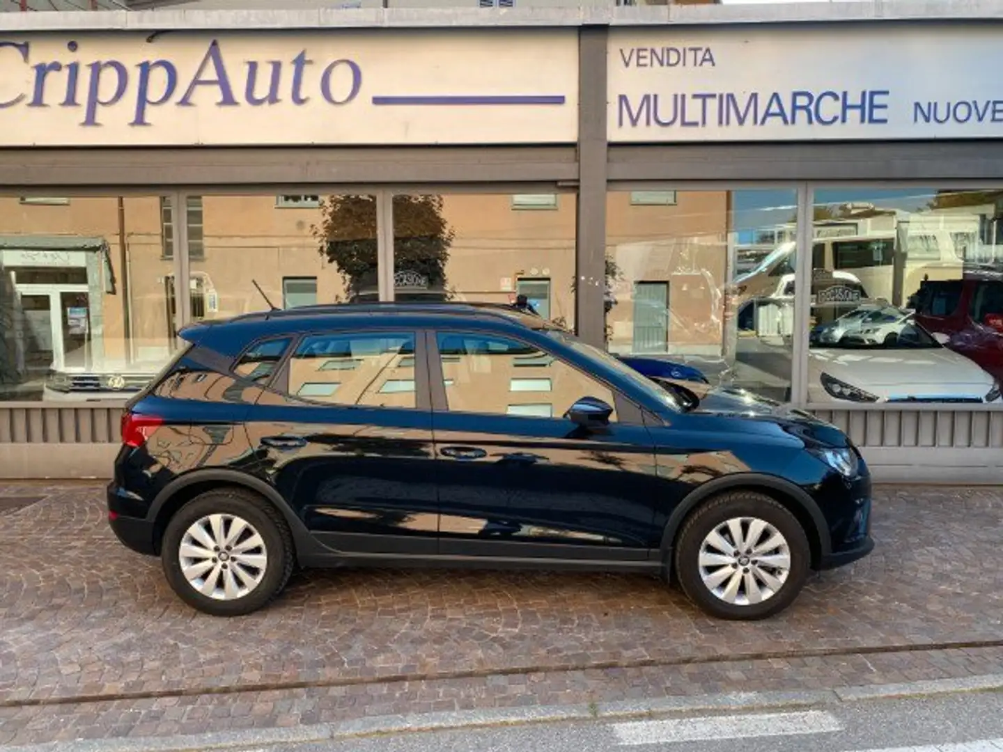 SEAT Arona 1.0 Ecotsi Style 95cv Zwart - 1