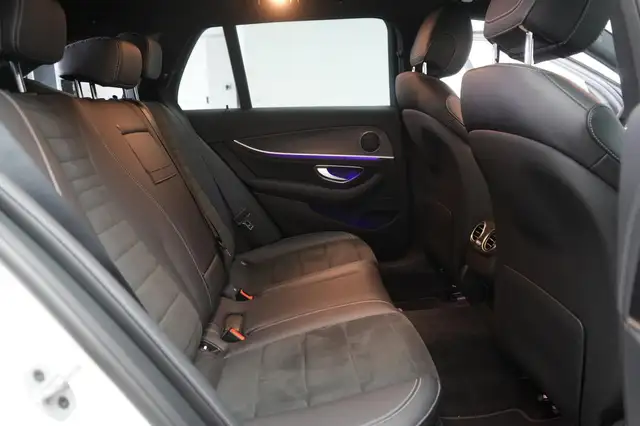 Mercedes-Benz 220 view 12