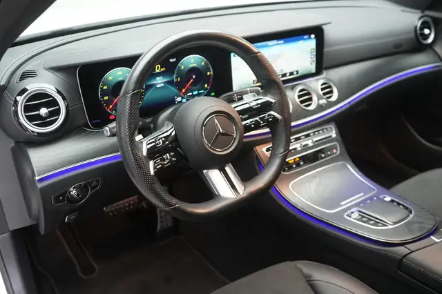 Mercedes-Benz 220 view 14