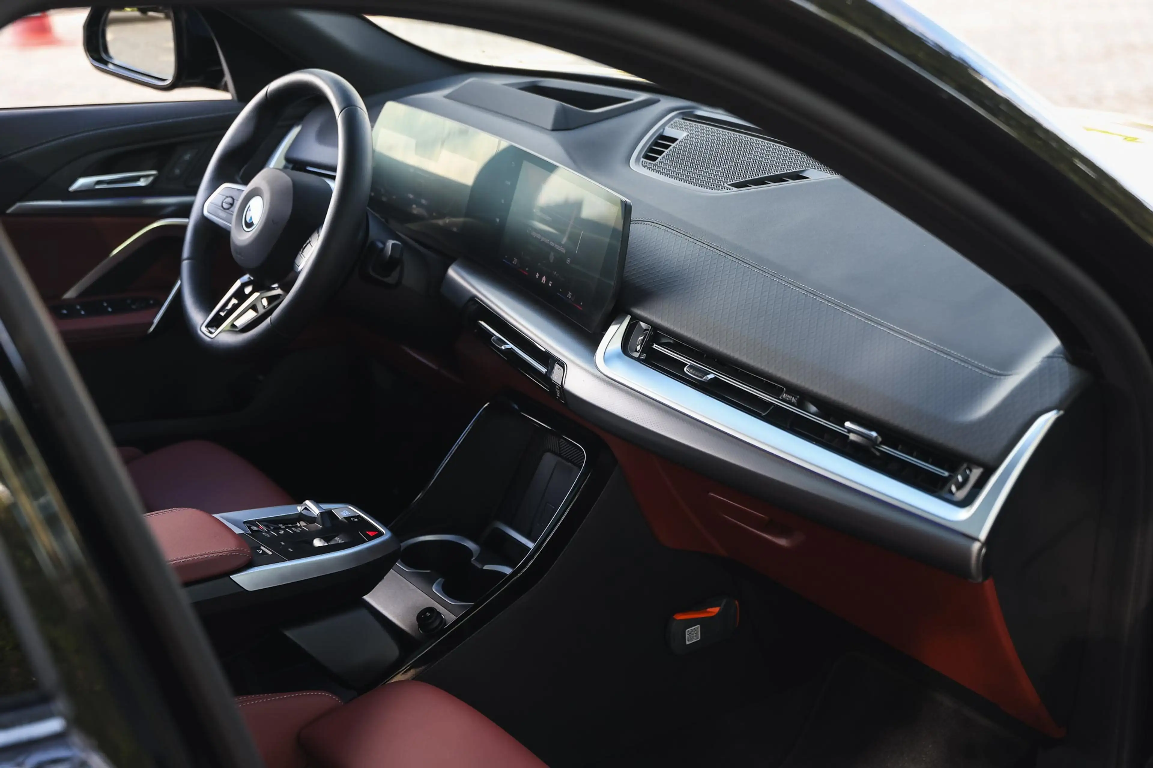 BMW iX2 xDrive30 M Sport / Panoramadak / Sportstoelen / Co — photo 11