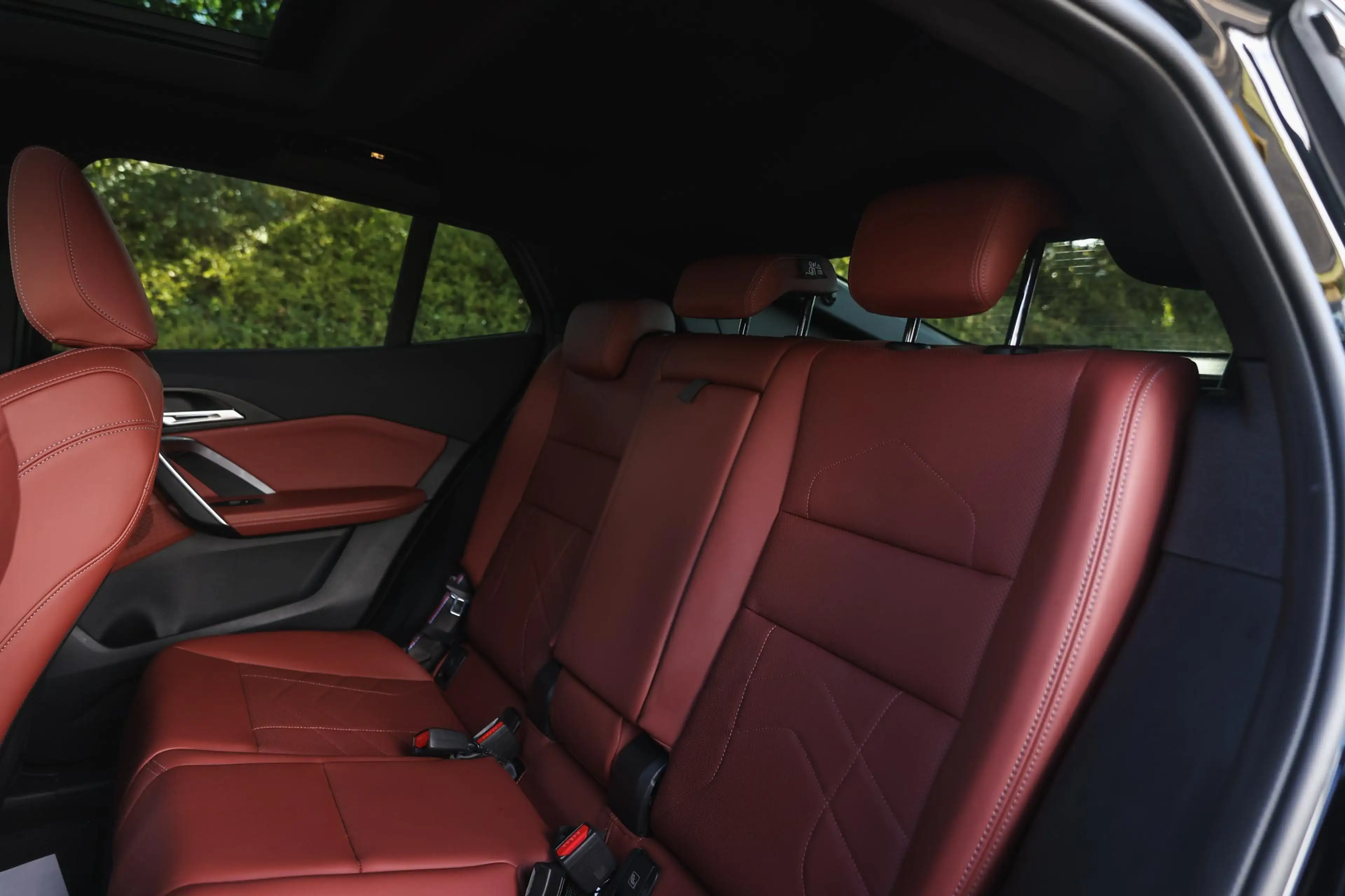 BMW iX2 xDrive30 M Sport / Panoramadak / Sportstoelen / Co — photo 12