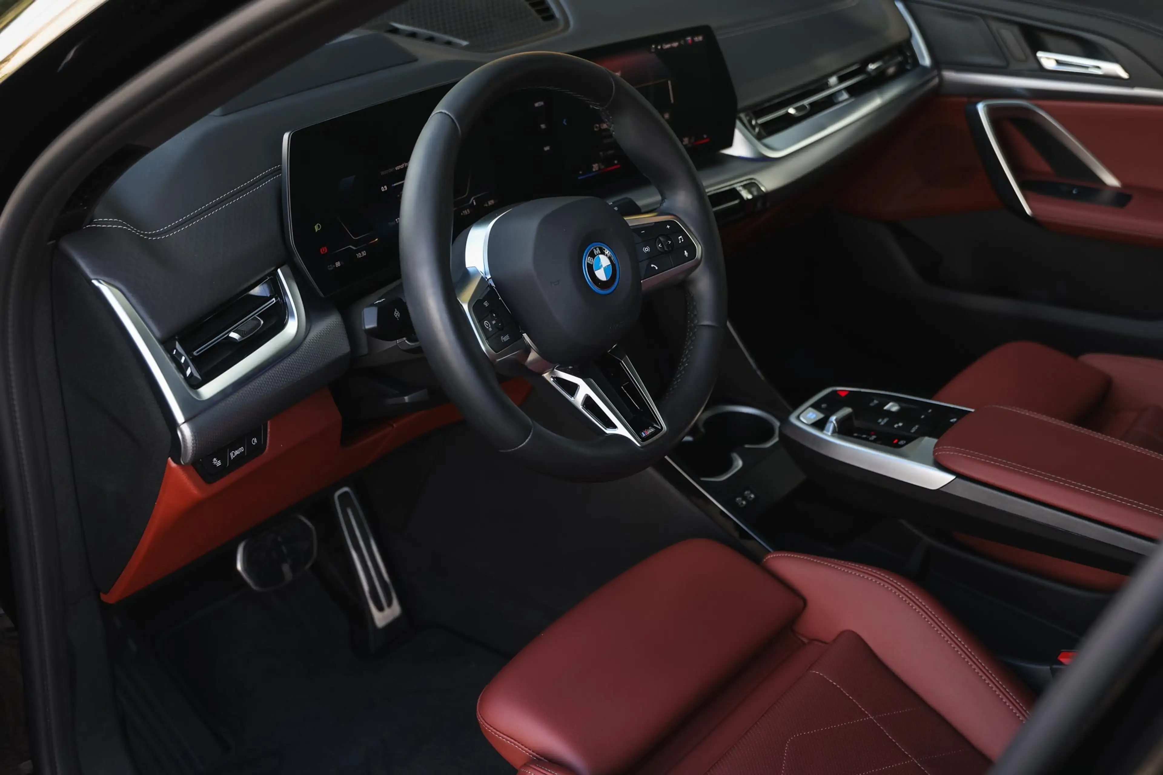 BMW iX2 xDrive30 M Sport / Panoramadak / Sportstoelen / Co — photo 9