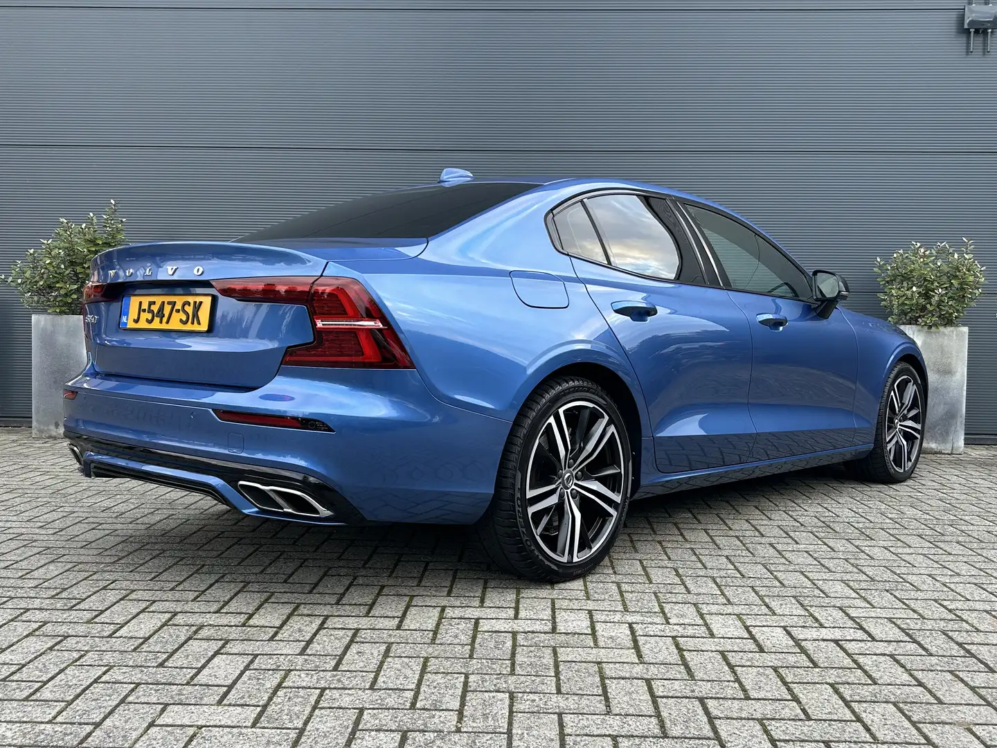 Volvo S60 2.0 Recharge T6 AWD R-Design | Apple Carplay/Andro Blauw - 2