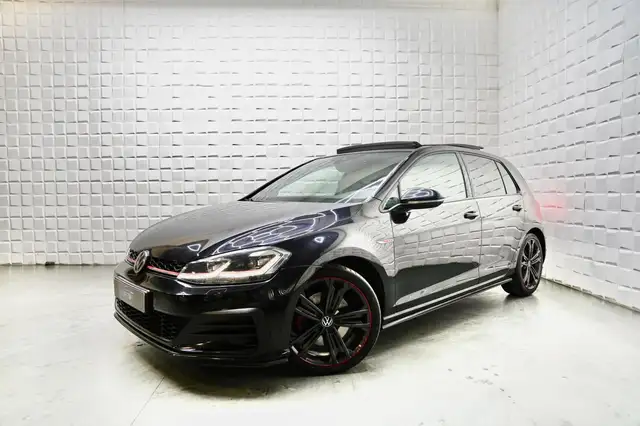 Volkswagen Golf GTI 2.0 TSI Performance PANO VIRTUAL KEYLESS