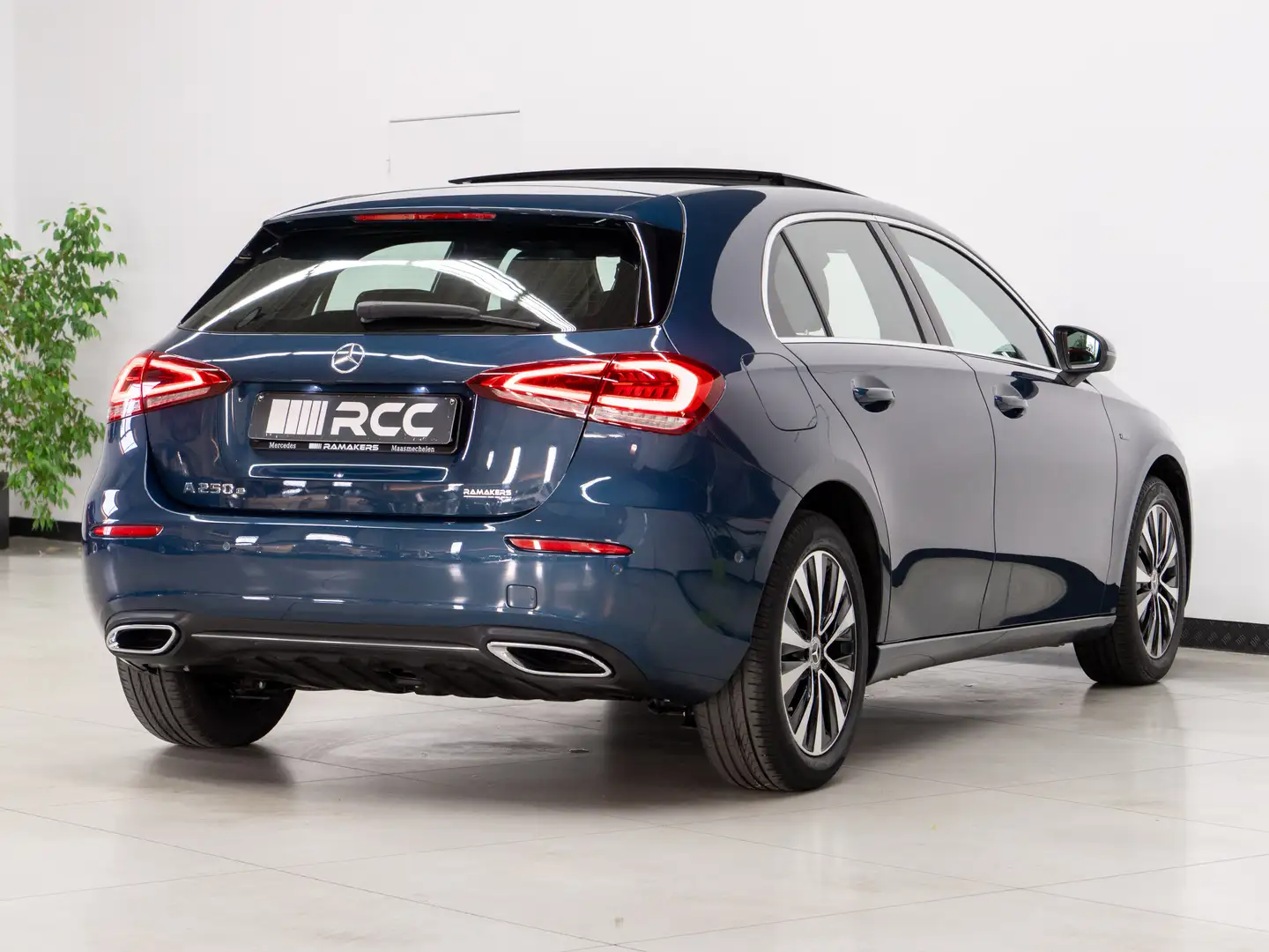 Mercedes-Benz A 250 e PANORAMA Head-Up Carplay Camera Progressive Bleu - 2