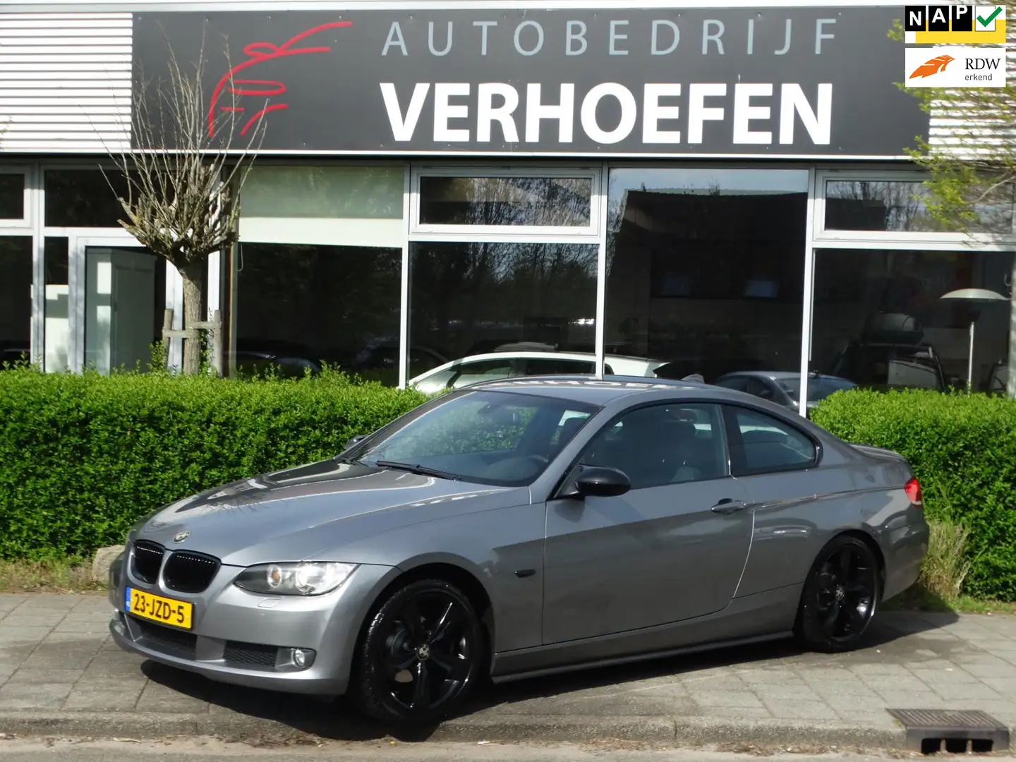 BMW 320 3-serie Coupé 320i Executive - UITLAATKLEPPEN SYST Gris - 1