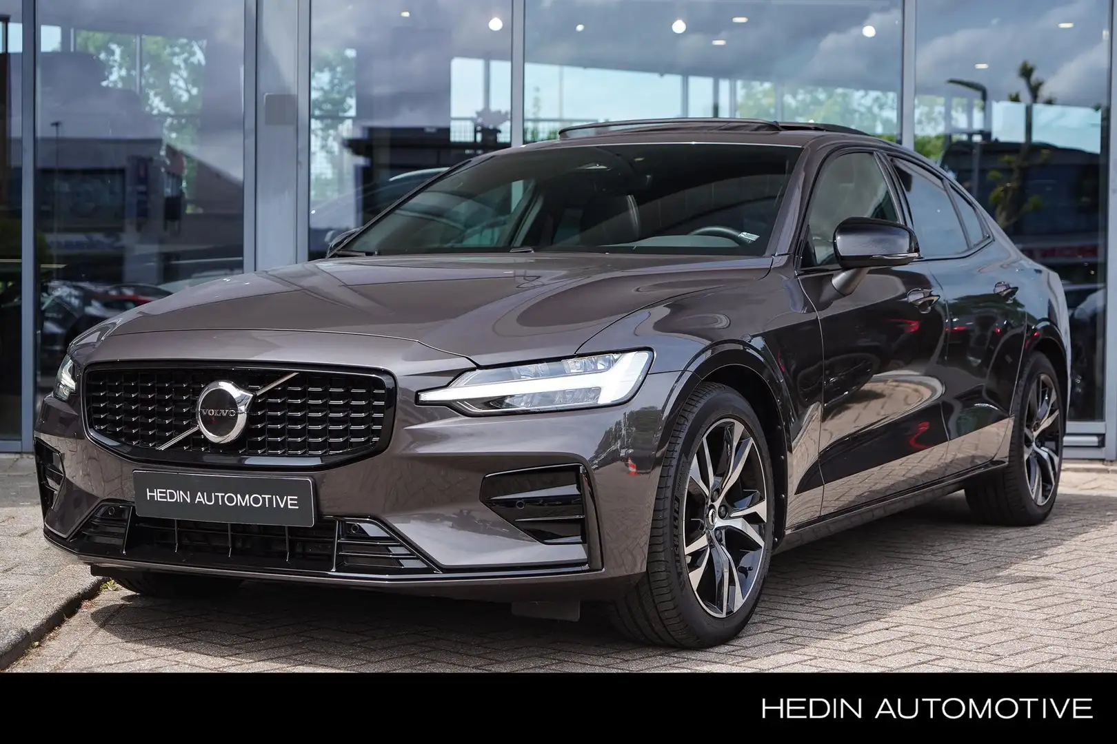 Volvo S60 2.0 B4 Plus Dark | Automaat | Panoramadak Elektris Gris - 1