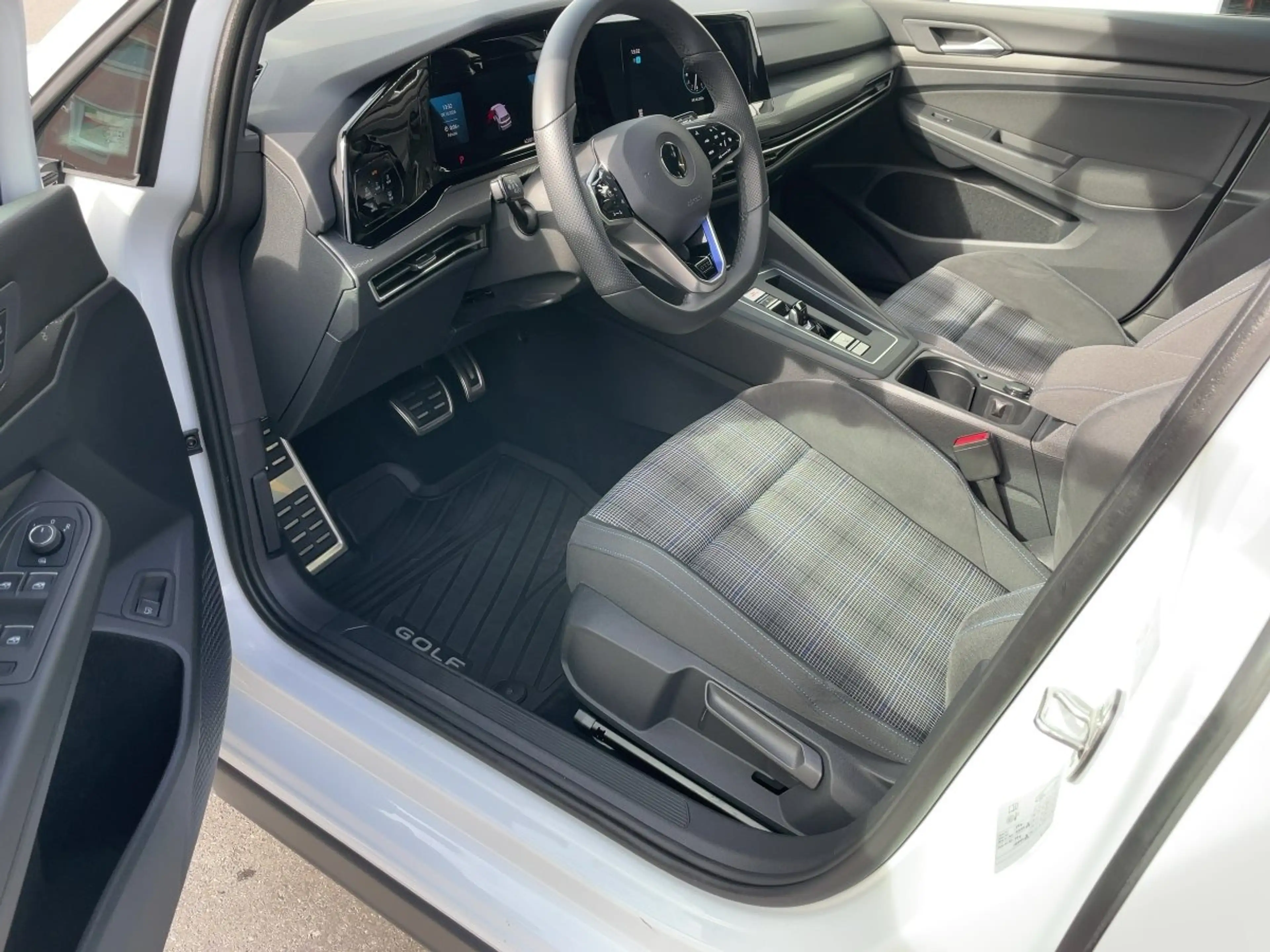 Volkswagen Golf GTE Golf VIII 1.4 GTE e ACC+LED+Navi+SHZ+KlimaA+LM — photo 8