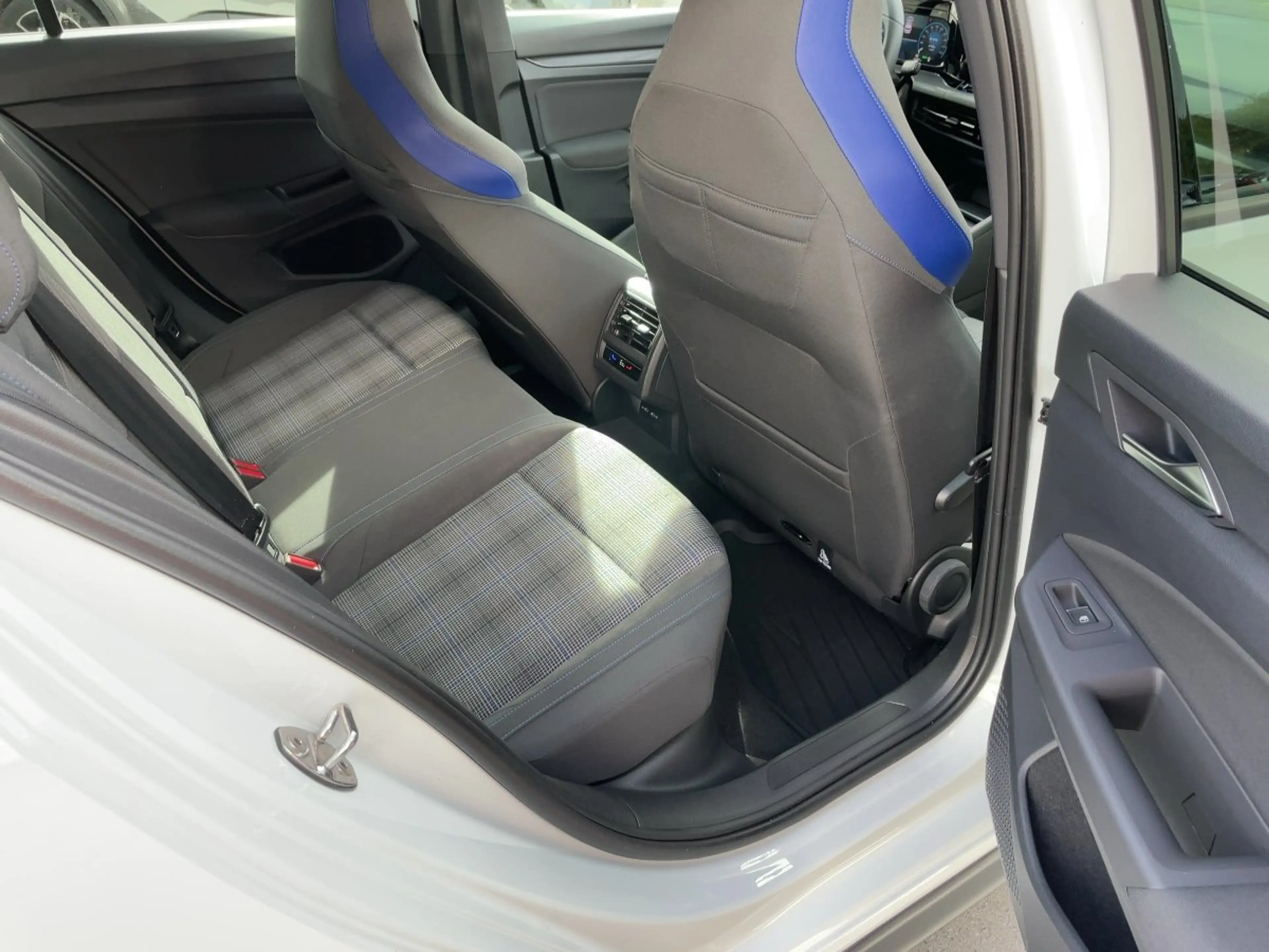 Volkswagen Golf GTE Golf VIII 1.4 GTE e ACC+LED+Navi+SHZ+KlimaA+LM — photo 15