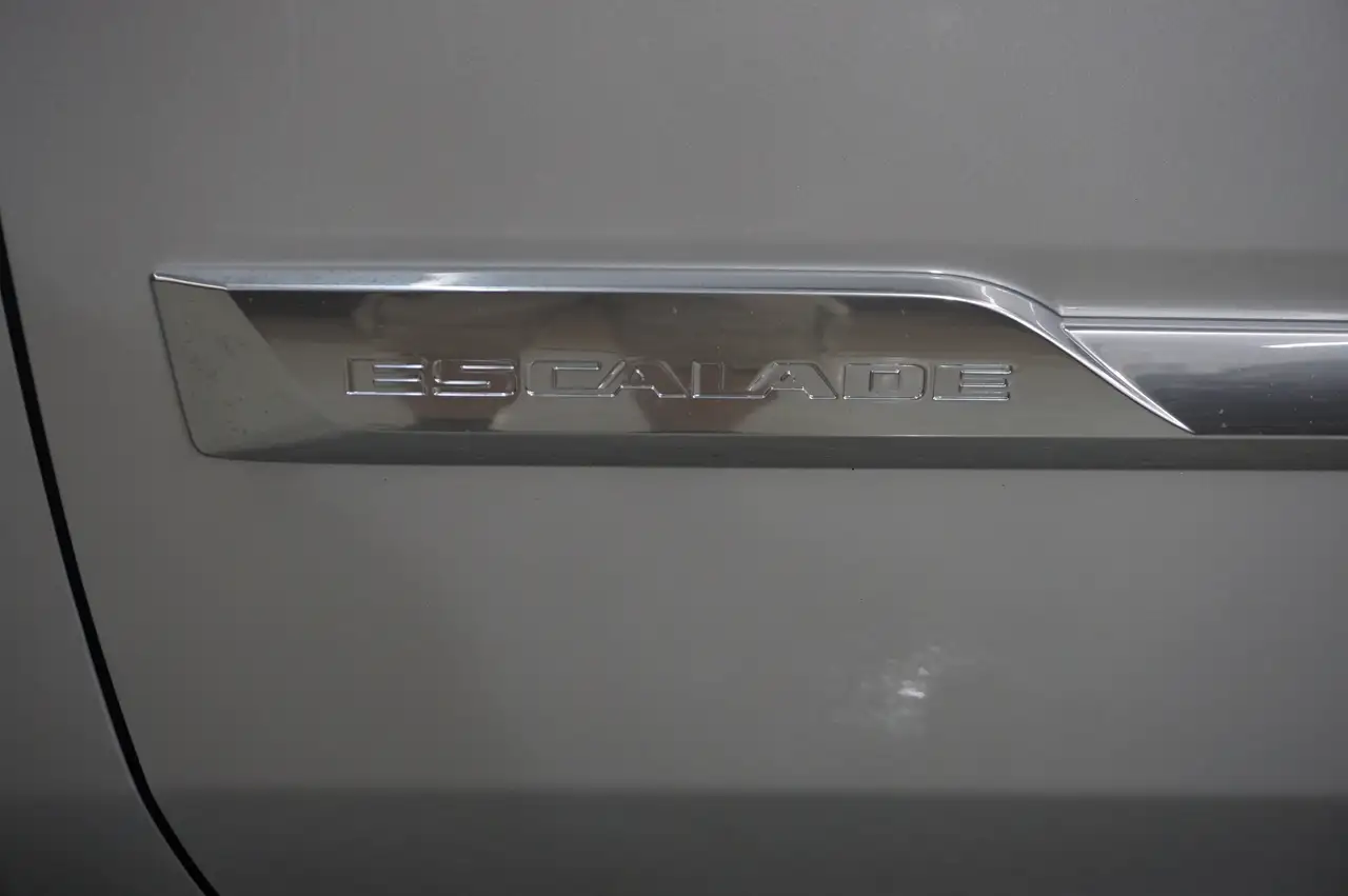 Cadillac Escalade снимка Cadillac Escalade
