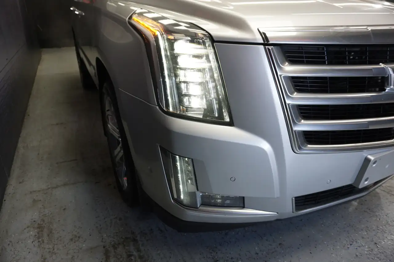 Cadillac Escalade снимка Cadillac Escalade