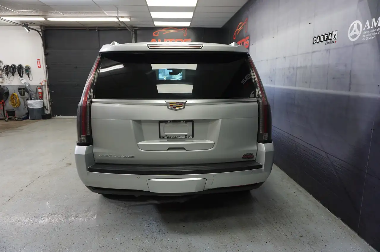 Cadillac Escalade снимка Cadillac Escalade