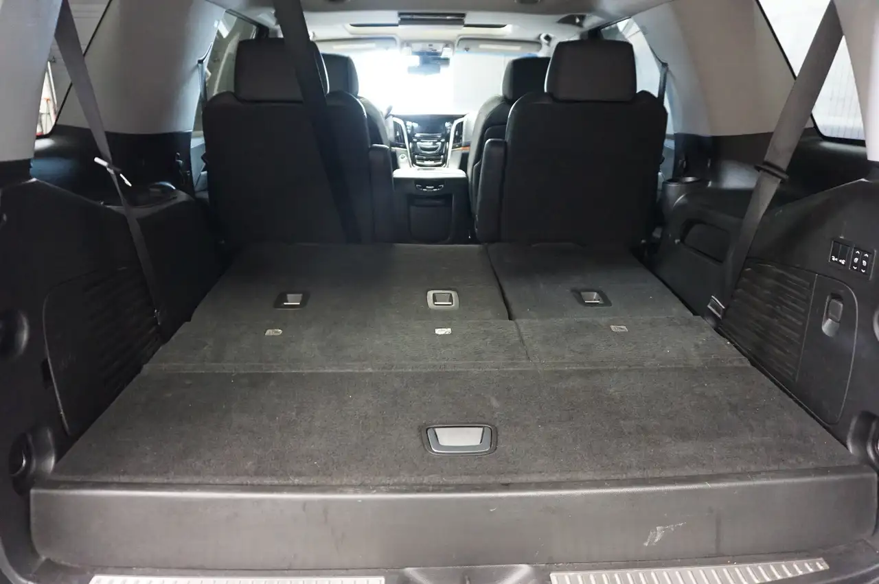 Cadillac Escalade снимка Cadillac Escalade