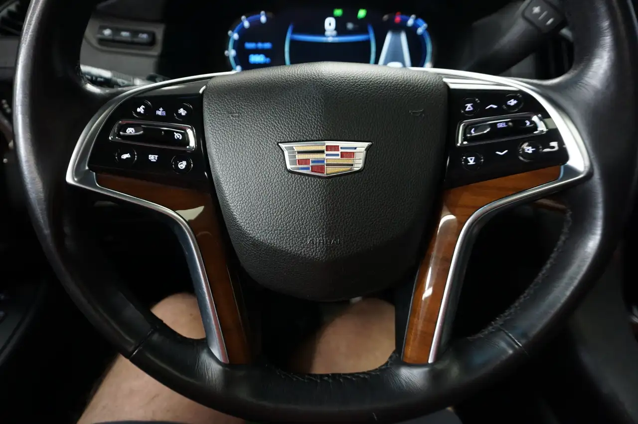 Cadillac Escalade снимка Cadillac Escalade