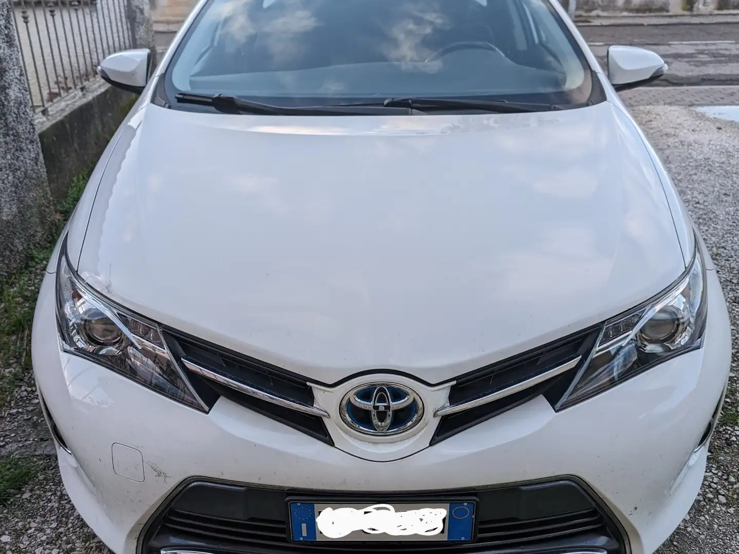 Toyota Auris Touring Sport 1.8 hybrid Active eco Bianco - 1