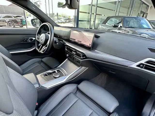 BMW 3 Series view 15