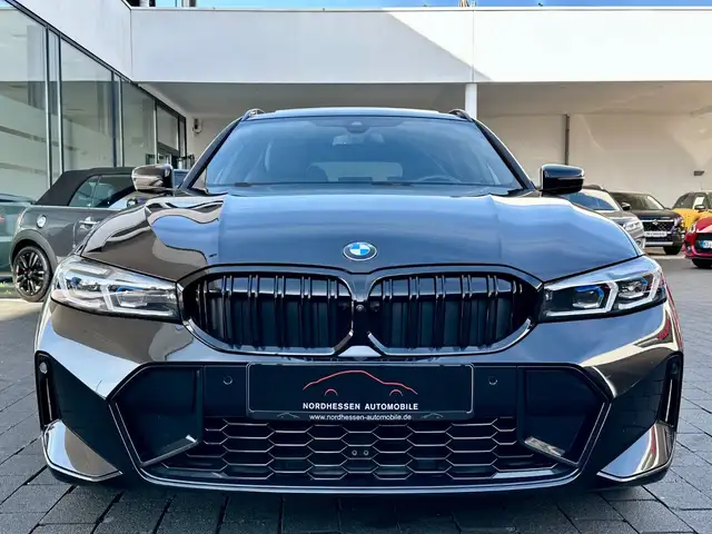 BMW 3 Series view 5