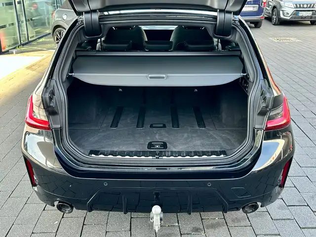 BMW 3 Series view 8