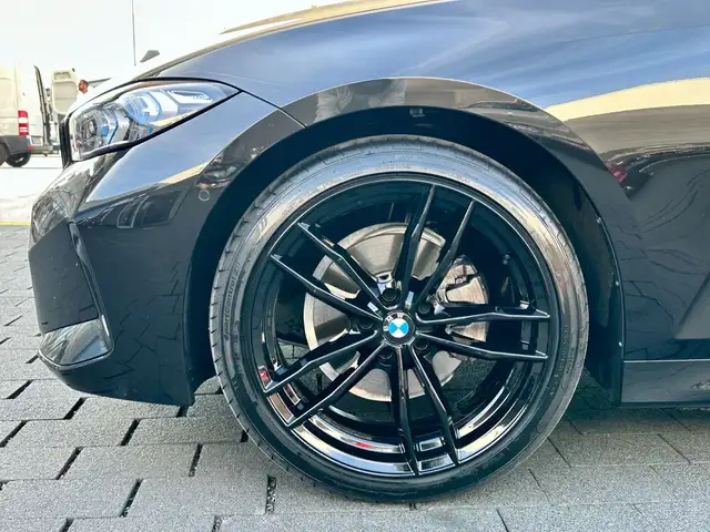 BMW 3 Series view 9