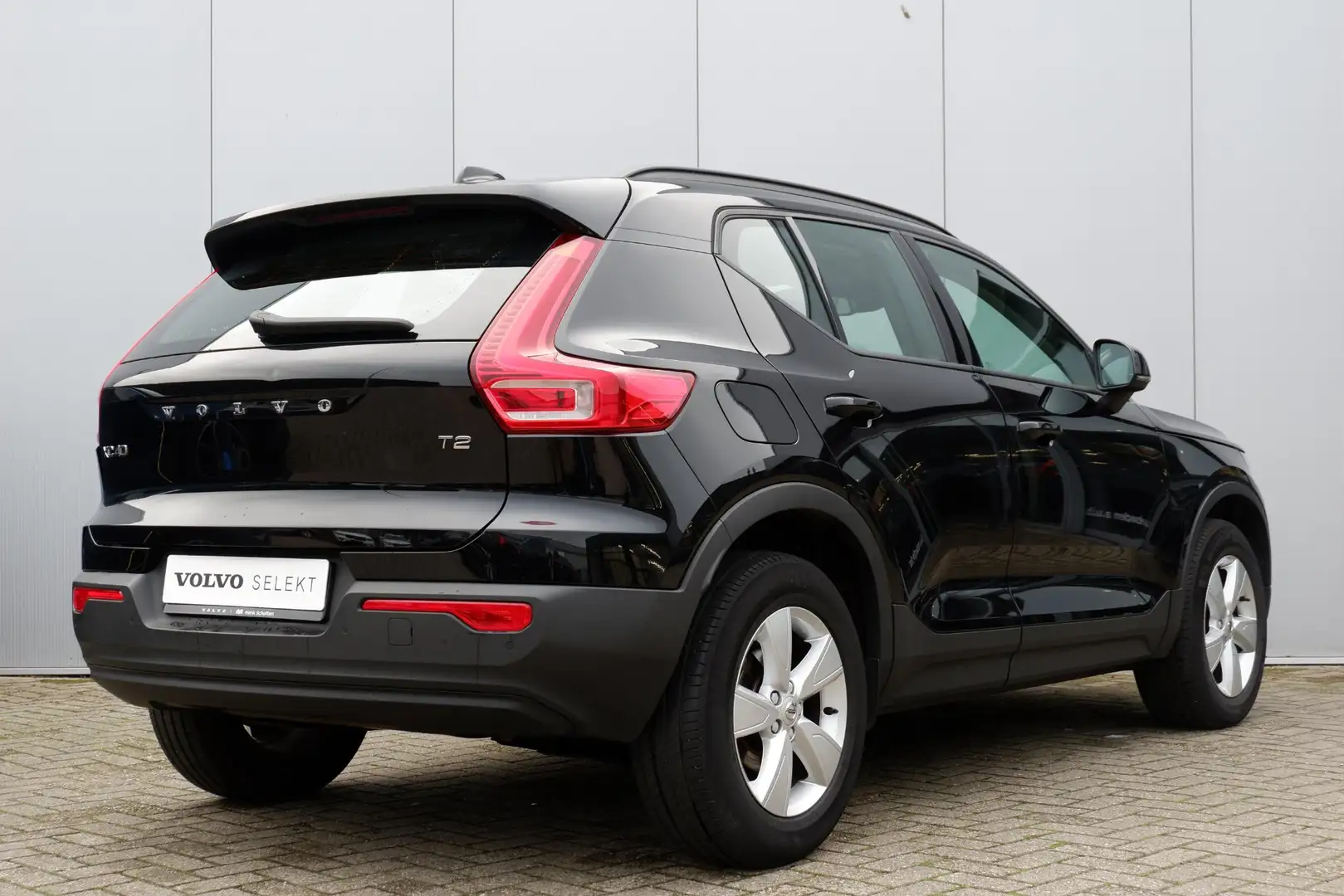 Volvo XC40 1.5 T2 Momentum Core | Climate Control | Navigatie Zwart - 2
