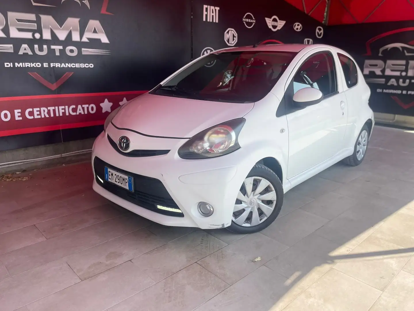 Toyota Aygo 1.0 12V VVT-i 3 porte Active Bianco - 2