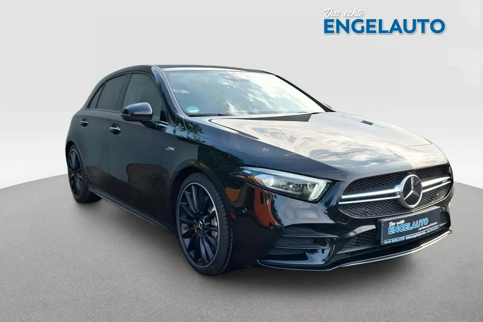 Mercedes-Benz A 35 AMG 4Matic Night Paket LED Panorama Schwarz - 1