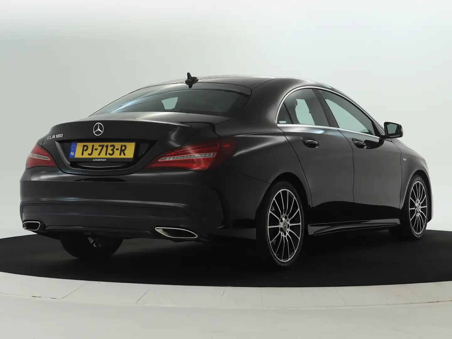 Mercedes-Benz CLA 180 AMG Styling | Achteruitrijcamera | 18 Inch Multisp Zwart - 2