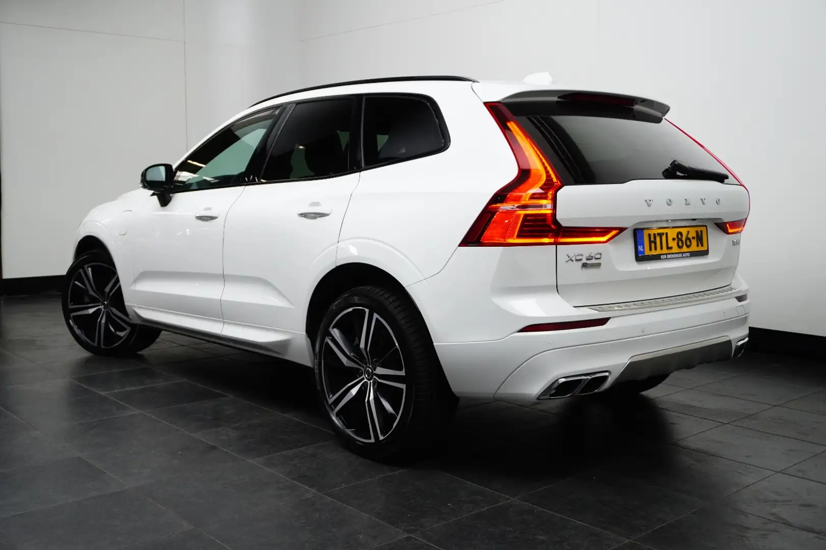 Volvo XC60 2.0 T8 Twin Engine AWD R-Design | Styling Pack | 2 Wit - 2