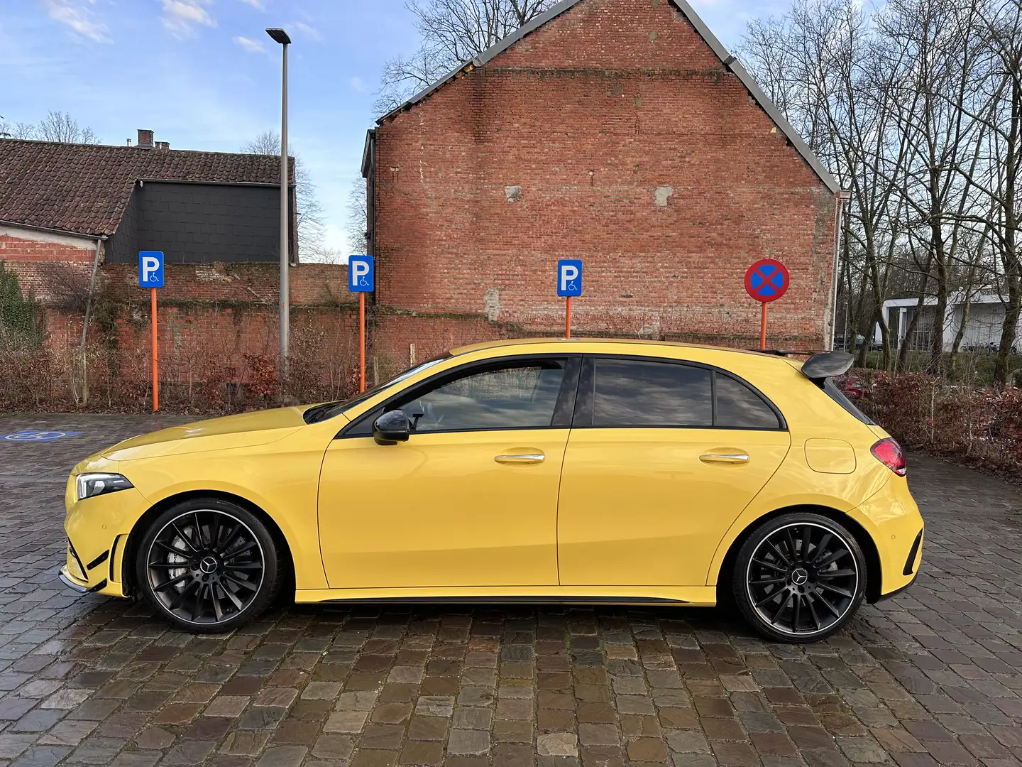 Mercedes-Benz A 35 AMG AMG | BURMESTER | CAMERA | FULL SERVICE | NAPPA Jaune - 2